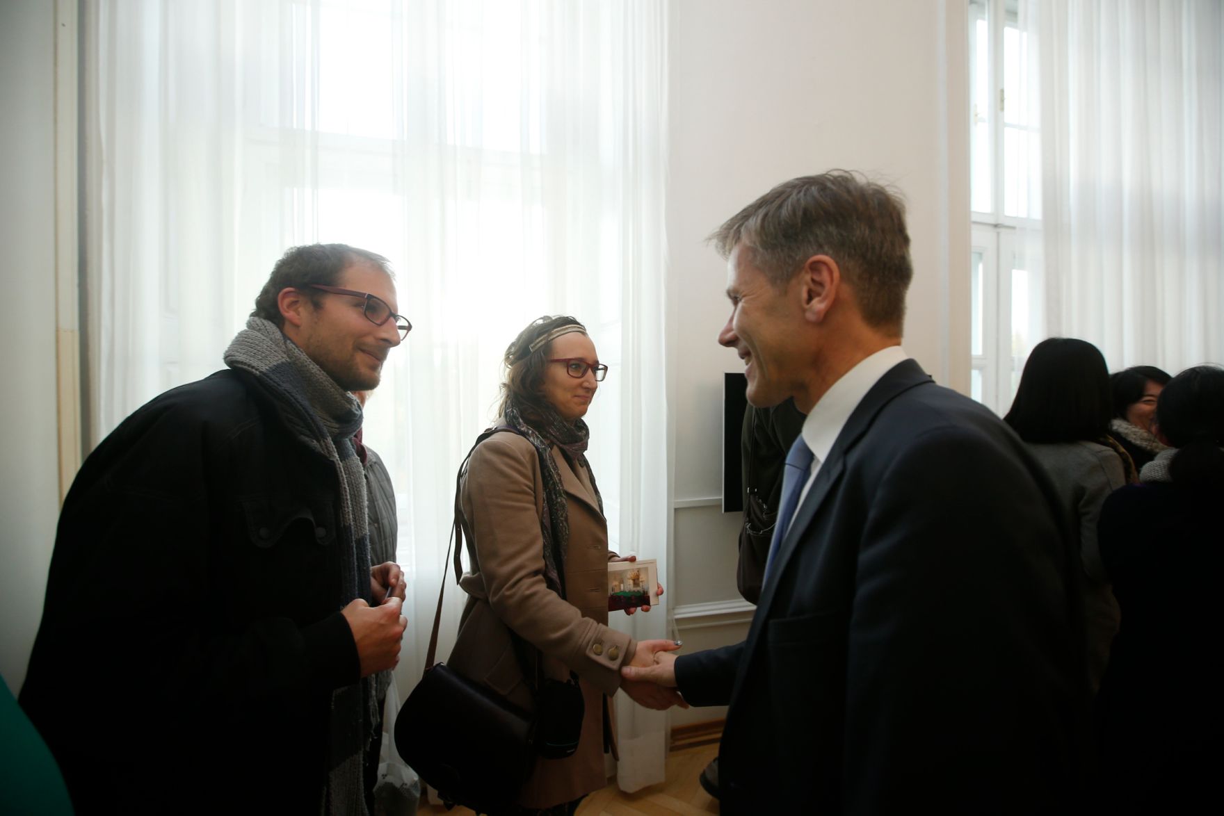 Am 26. Oktober 2015 empfing Kanzleramtsminister Josef Ostermayer im Rahmen des Nationalfeiertages Besucherinnen und Besucher im Bundeskanzleramt.