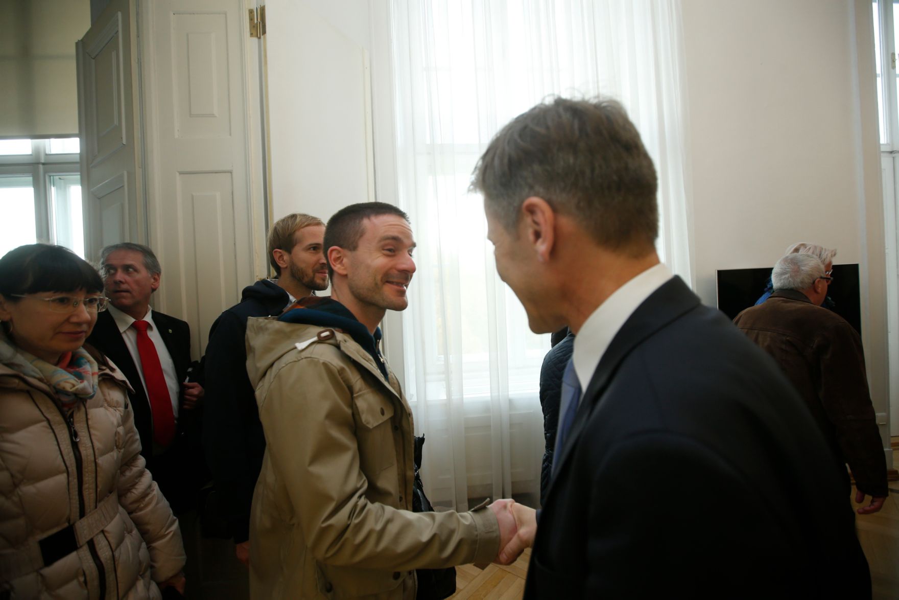 Am 26. Oktober 2015 empfing Kanzleramtsminister Josef Ostermayer im Rahmen des Nationalfeiertages Besucherinnen und Besucher im Bundeskanzleramt.