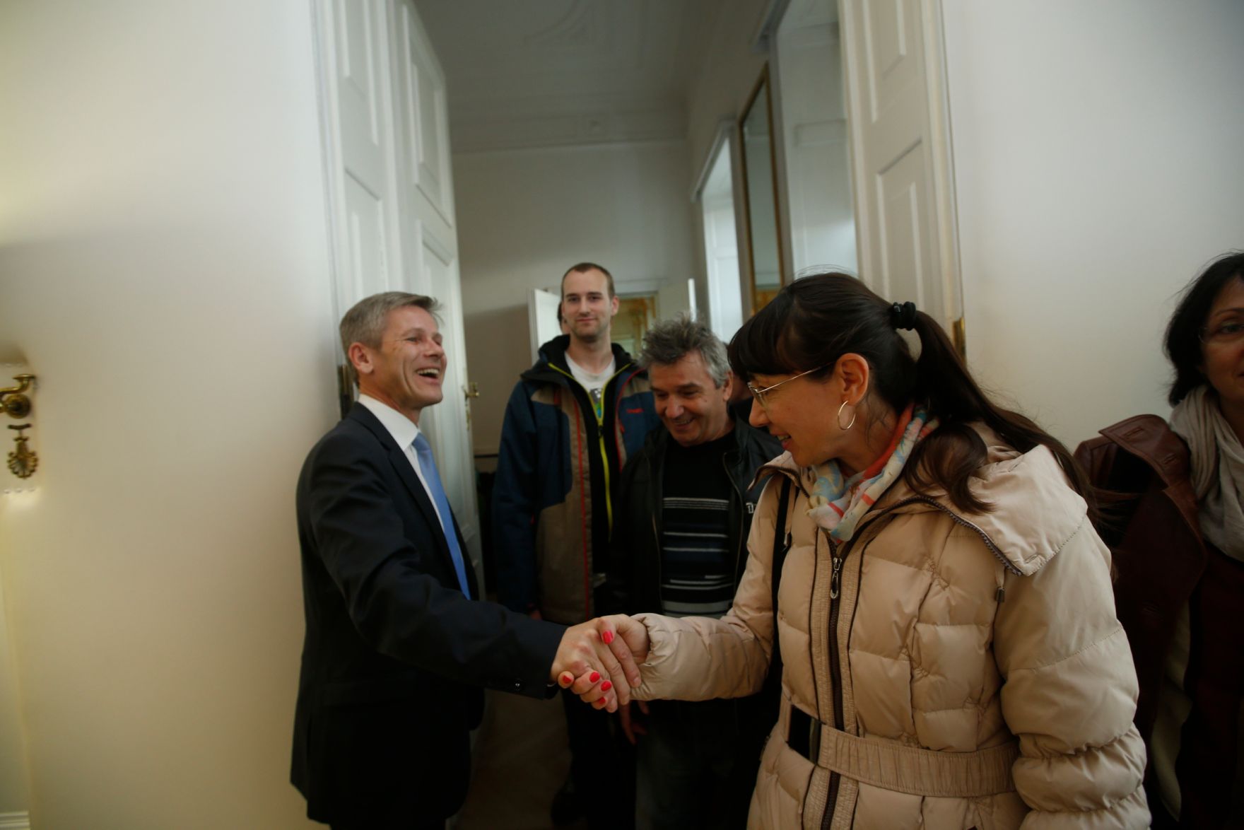 Am 26. Oktober 2015 empfing Kanzleramtsminister Josef Ostermayer im Rahmen des Nationalfeiertages Besucherinnen und Besucher im Bundeskanzleramt.