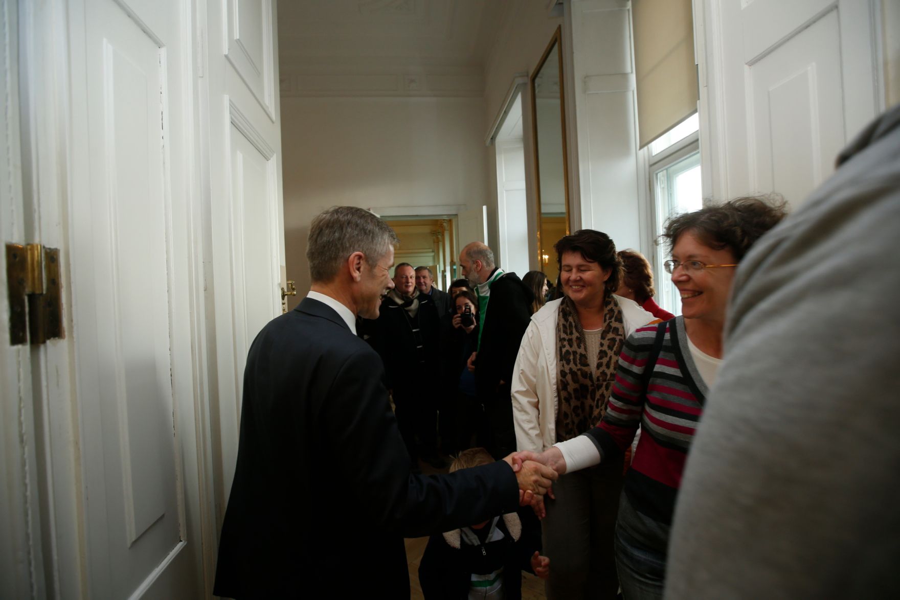 Am 26. Oktober 2015 empfing Kanzleramtsminister Josef Ostermayer im Rahmen des Nationalfeiertages Besucherinnen und Besucher im Bundeskanzleramt.