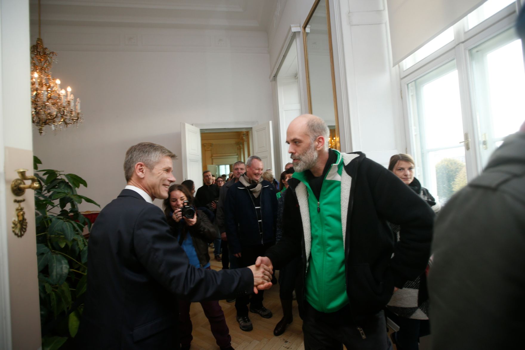 Am 26. Oktober 2015 empfing Kanzleramtsminister Josef Ostermayer im Rahmen des Nationalfeiertages Besucherinnen und Besucher im Bundeskanzleramt.