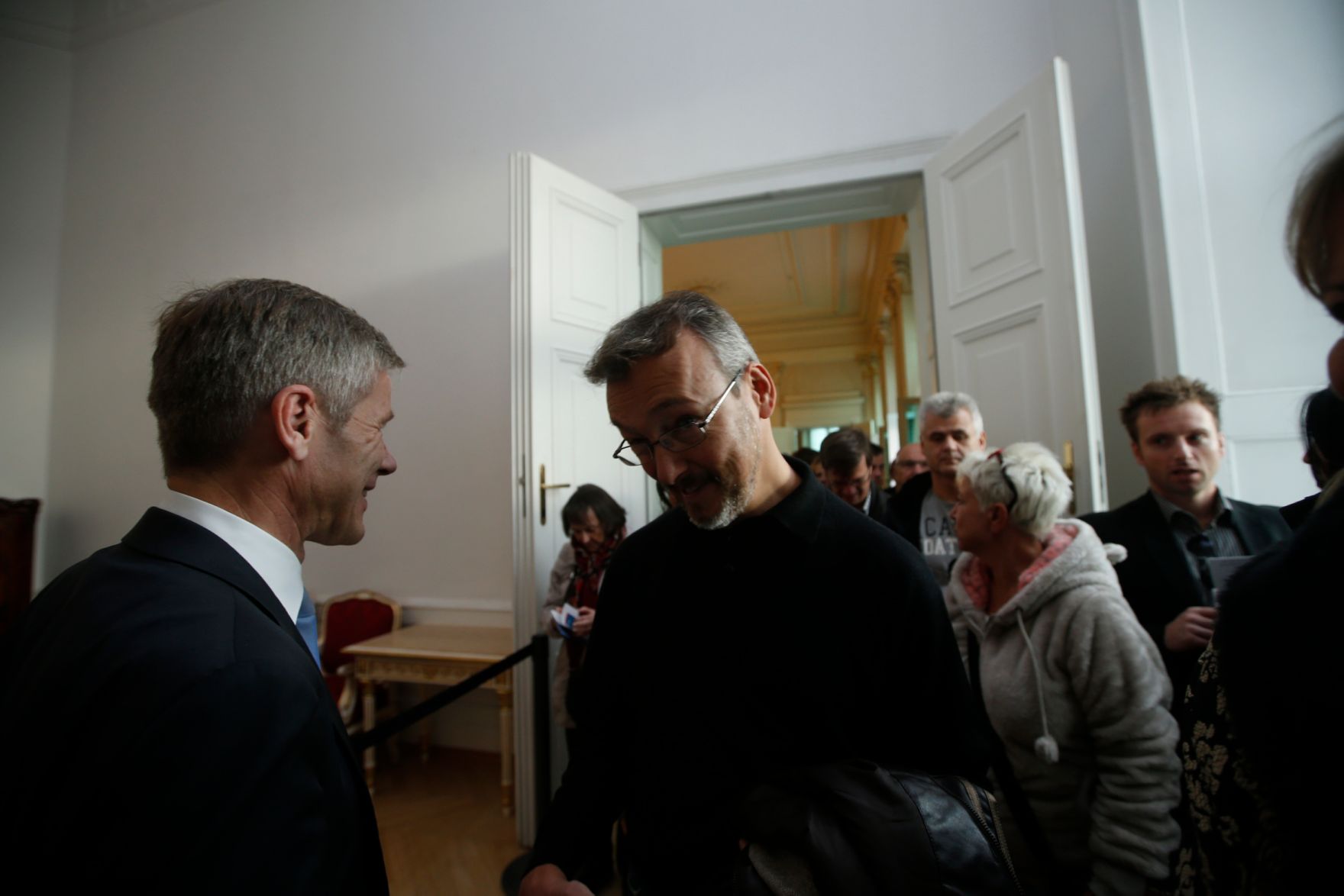Am 26. Oktober 2015 empfing Kanzleramtsminister Josef Ostermayer im Rahmen des Nationalfeiertages Besucherinnen und Besucher im Bundeskanzleramt.