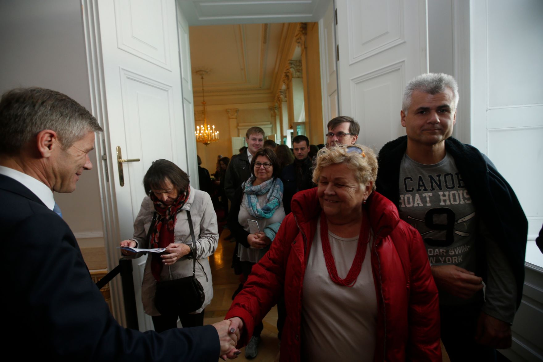 Am 26. Oktober 2015 empfing Kanzleramtsminister Josef Ostermayer im Rahmen des Nationalfeiertages Besucherinnen und Besucher im Bundeskanzleramt.