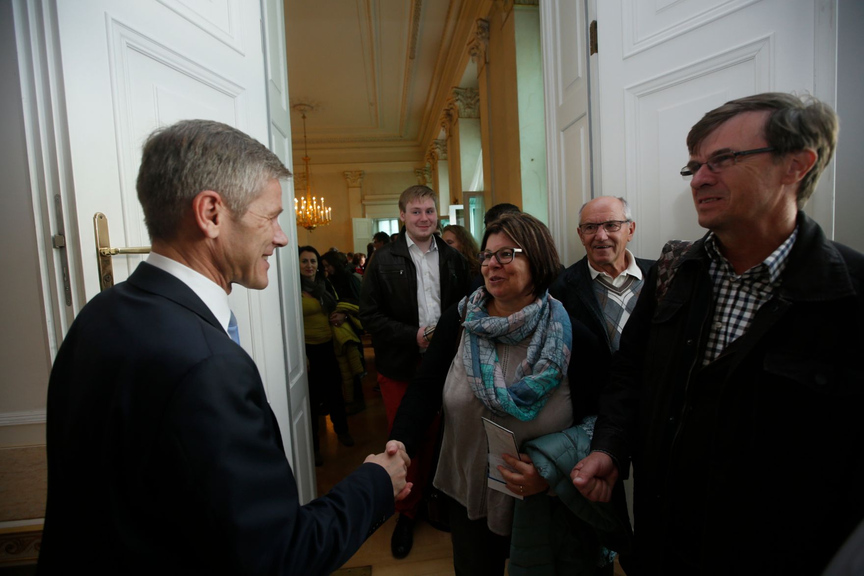 Am 26. Oktober 2015 empfing Kanzleramtsminister Josef Ostermayer im Rahmen des Nationalfeiertages Besucherinnen und Besucher im Bundeskanzleramt.