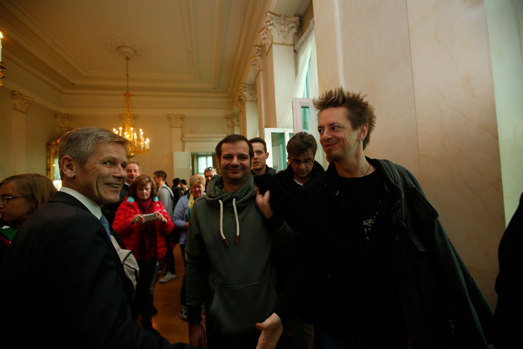 Am 26. Oktober 2015 empfing Kanzleramtsminister Josef Ostermayer im Rahmen des Nationalfeiertages Besucherinnen und Besucher im Bundeskanzleramt.