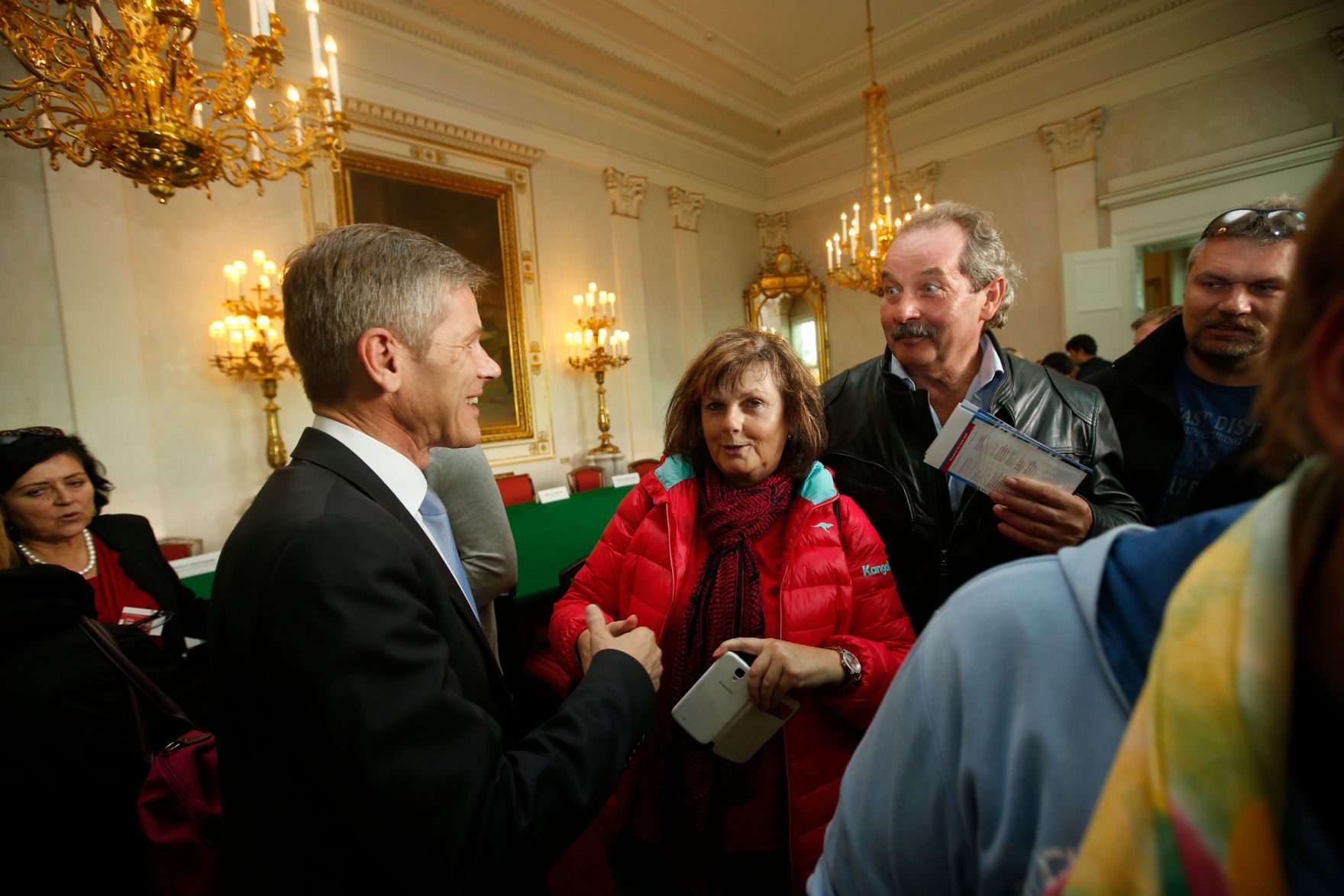 Am 26. Oktober 2015 empfing Kanzleramtsminister Josef Ostermayer im Rahmen des Nationalfeiertages Besucherinnen und Besucher im Bundeskanzleramt.