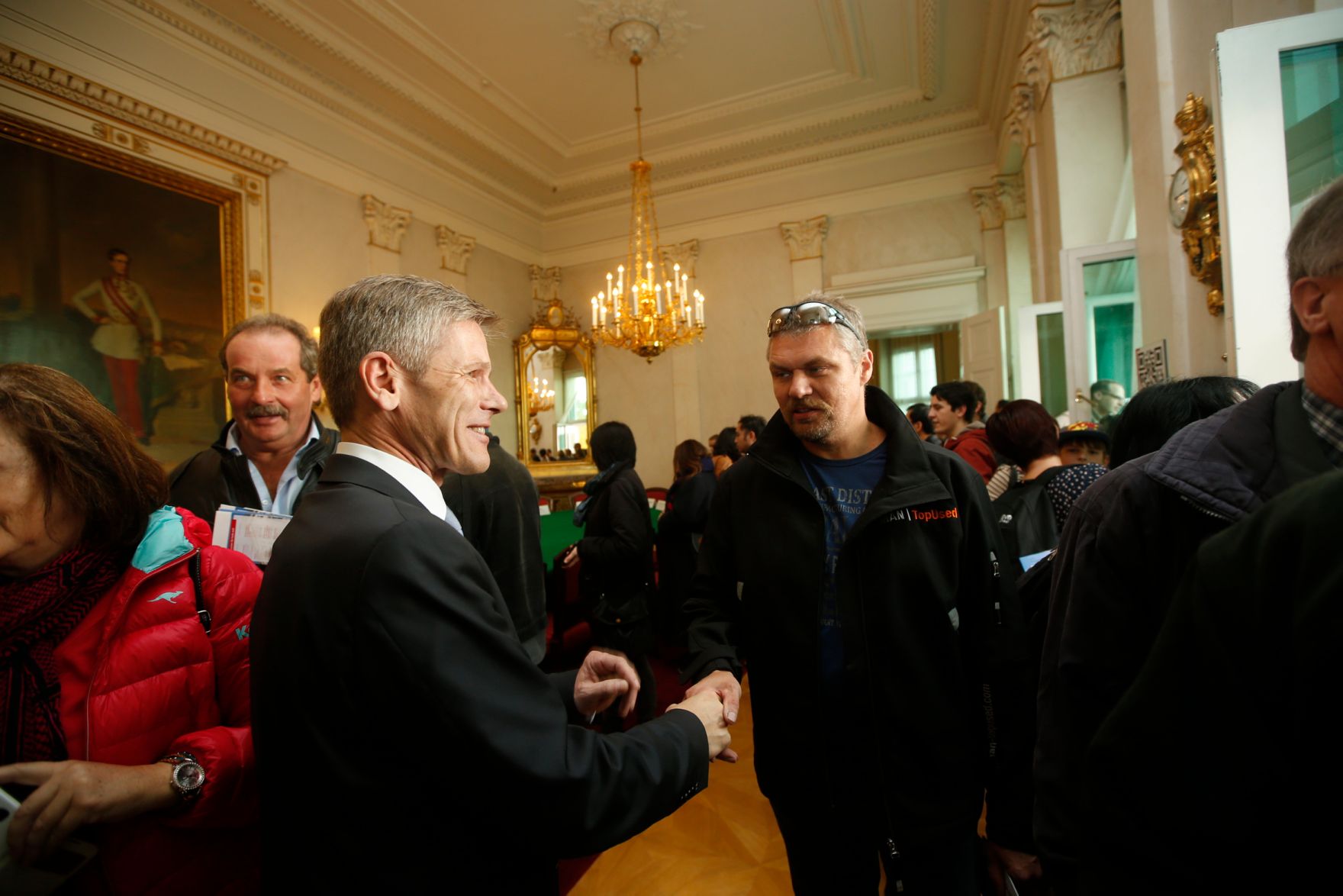 Am 26. Oktober 2015 empfing Kanzleramtsminister Josef Ostermayer im Rahmen des Nationalfeiertages Besucherinnen und Besucher im Bundeskanzleramt.
