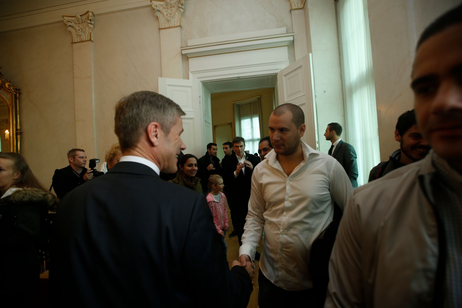 Am 26. Oktober 2015 empfing Kanzleramtsminister Josef Ostermayer im Rahmen des Nationalfeiertages Besucherinnen und Besucher im Bundeskanzleramt.