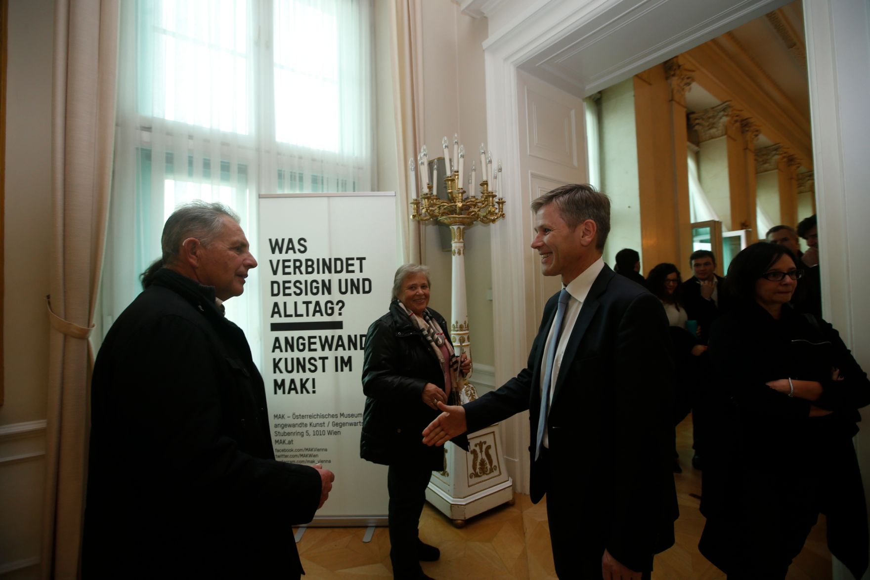 Am 26. Oktober 2015 empfing Kanzleramtsminister Josef Ostermayer im Rahmen des Nationalfeiertages Besucherinnen und Besucher im Bundeskanzleramt.