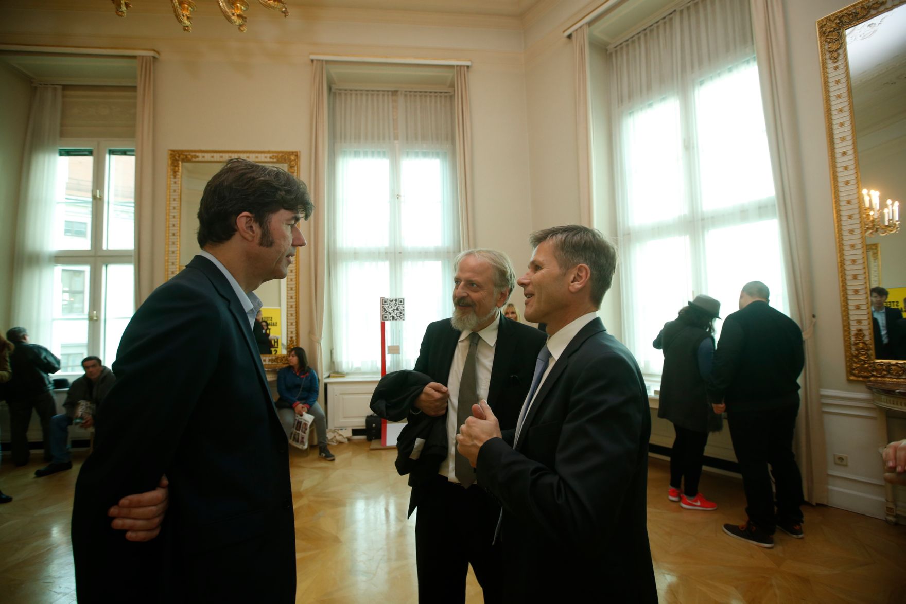 Am 26. Oktober 2015 empfing Kanzleramtsminister Josef Ostermayer im Rahmen des Nationalfeiertages Besucherinnen und Besucher im Bundeskanzleramt.