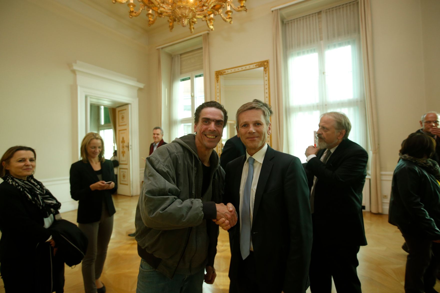 Am 26. Oktober 2015 empfing Kanzleramtsminister Josef Ostermayer im Rahmen des Nationalfeiertages Besucherinnen und Besucher im Bundeskanzleramt.