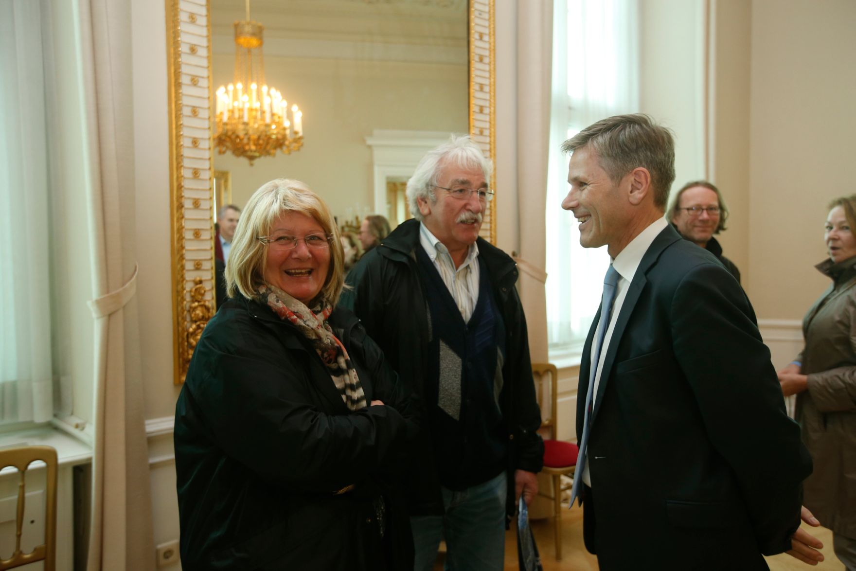 Am 26. Oktober 2015 empfing Kanzleramtsminister Josef Ostermayer im Rahmen des Nationalfeiertages Besucherinnen und Besucher im Bundeskanzleramt.