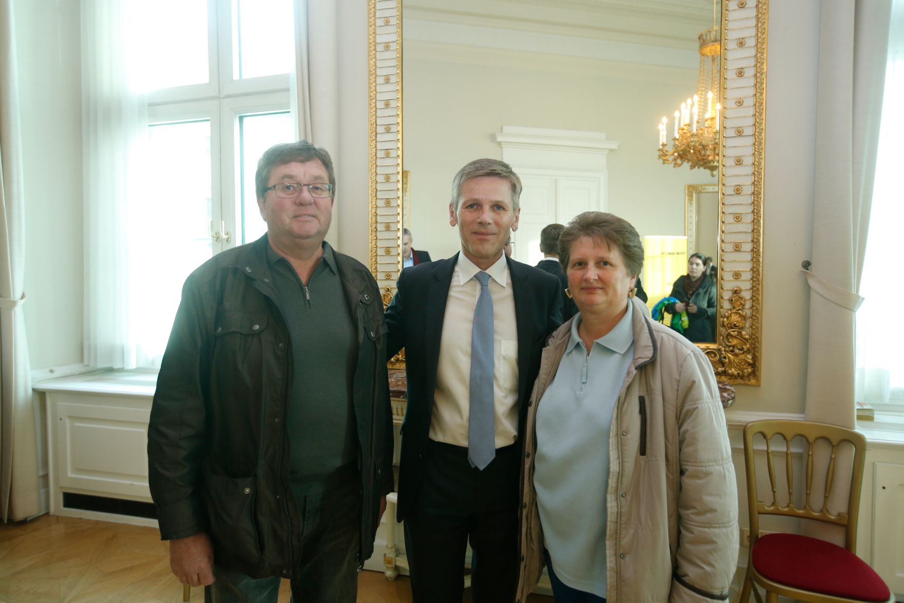 Am 26. Oktober 2015 empfing Kanzleramtsminister Josef Ostermayer im Rahmen des Nationalfeiertages Besucherinnen und Besucher im Bundeskanzleramt.