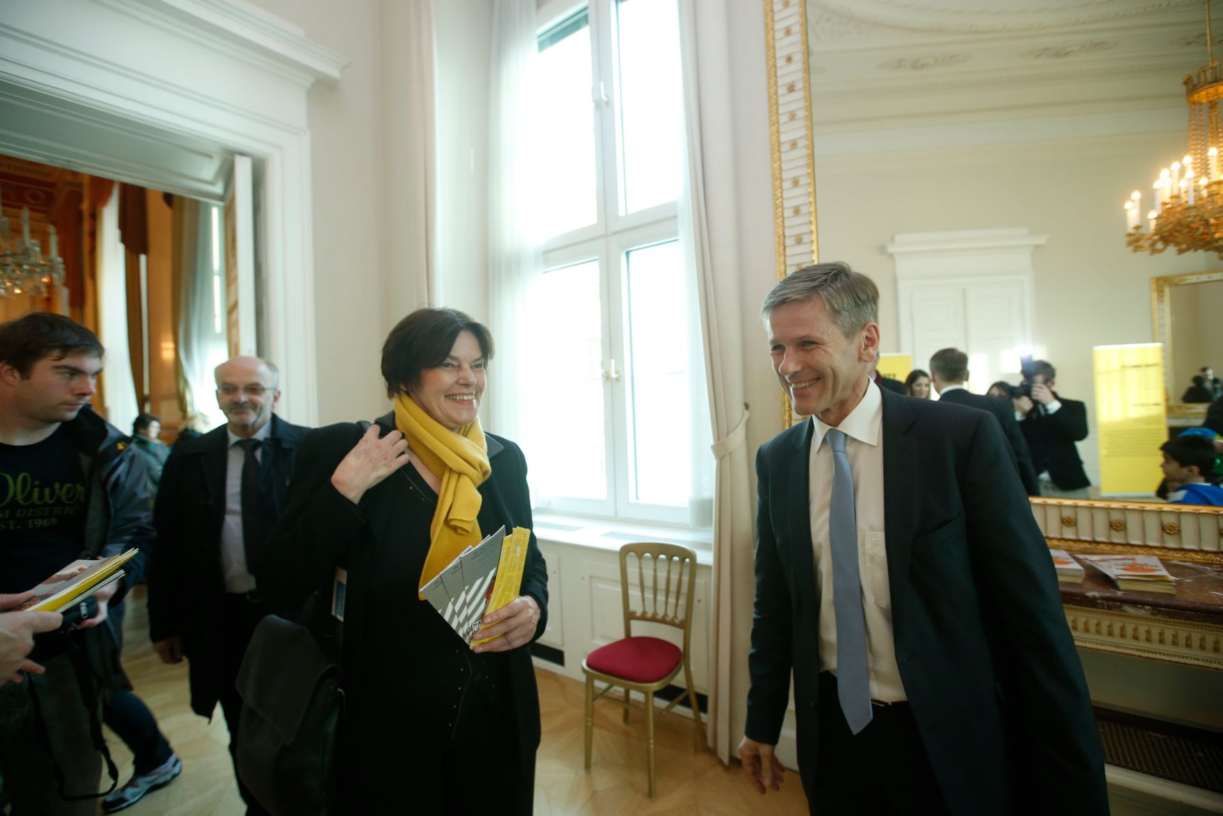 Am 26. Oktober 2015 empfing Kanzleramtsminister Josef Ostermayer im Rahmen des Nationalfeiertages Besucherinnen und Besucher im Bundeskanzleramt.