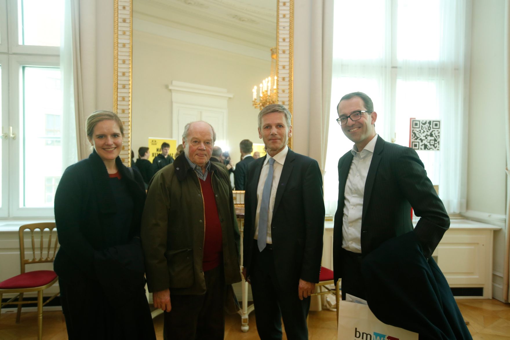 Am 26. Oktober 2015 empfing Kanzleramtsminister Josef Ostermayer im Rahmen des Nationalfeiertages Besucherinnen und Besucher im Bundeskanzleramt.