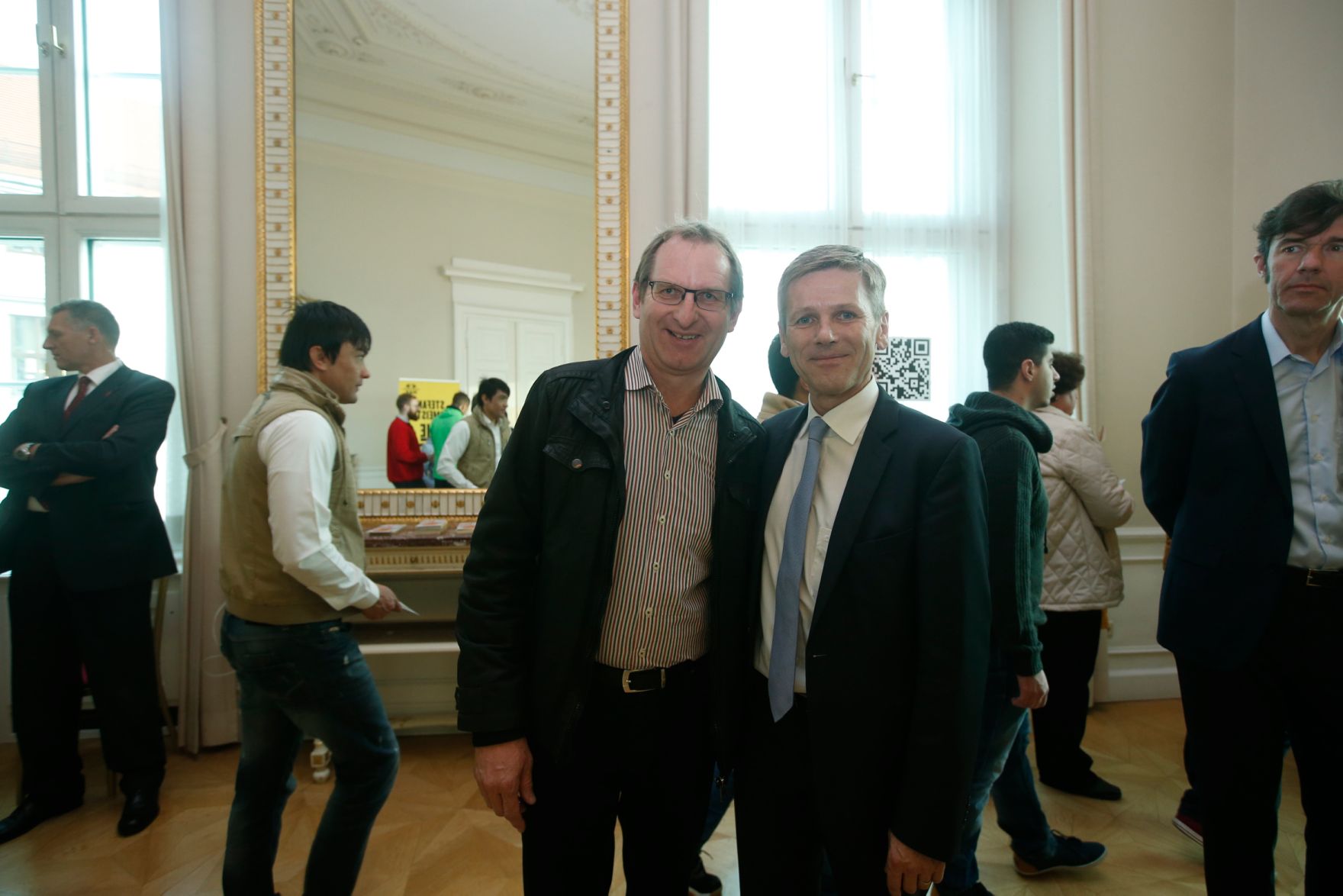 Am 26. Oktober 2015 empfing Kanzleramtsminister Josef Ostermayer im Rahmen des Nationalfeiertages Besucherinnen und Besucher im Bundeskanzleramt.
