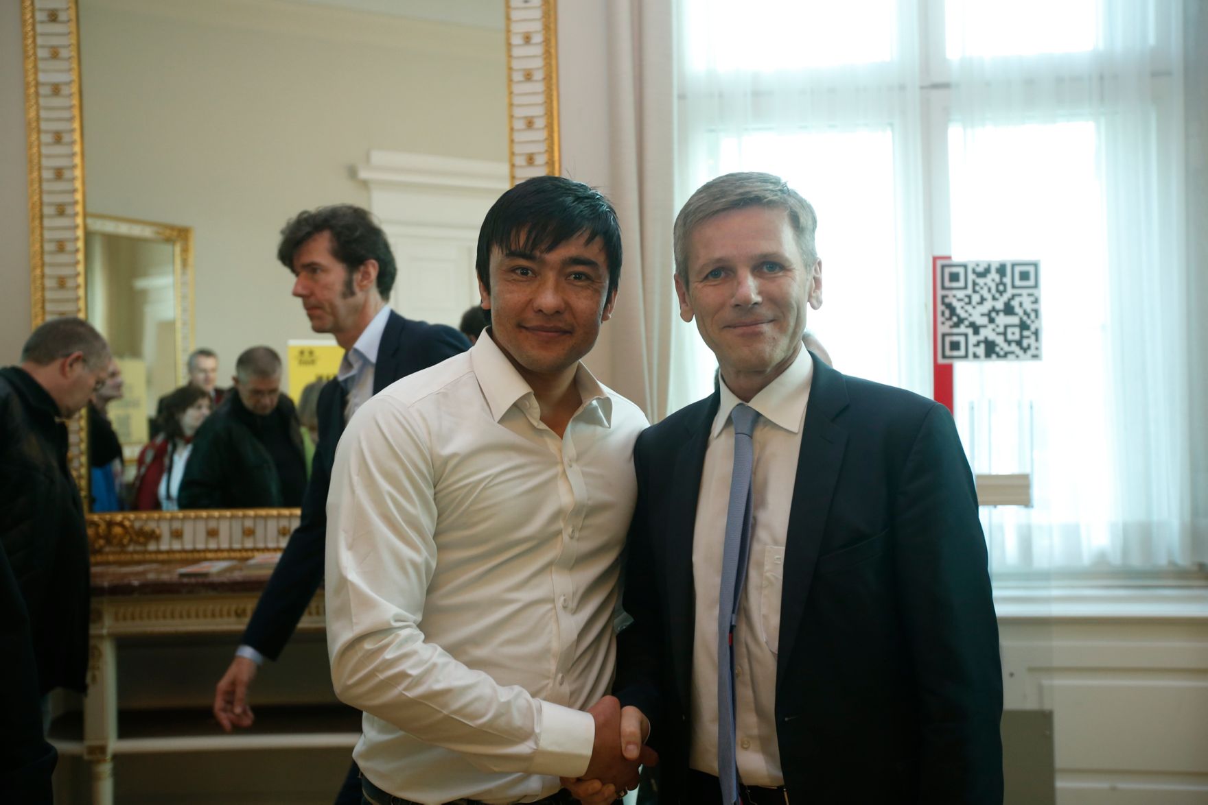 Am 26. Oktober 2015 empfing Kanzleramtsminister Josef Ostermayer im Rahmen des Nationalfeiertages Besucherinnen und Besucher im Bundeskanzleramt.