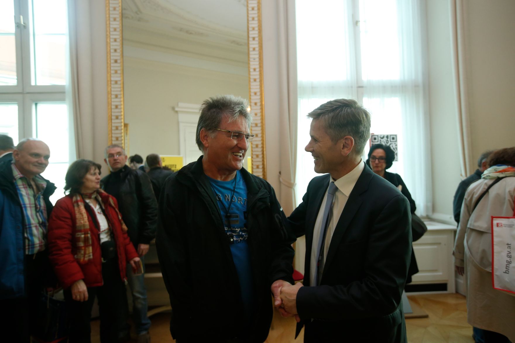 Am 26. Oktober 2015 empfing Kanzleramtsminister Josef Ostermayer im Rahmen des Nationalfeiertages Besucherinnen und Besucher im Bundeskanzleramt.