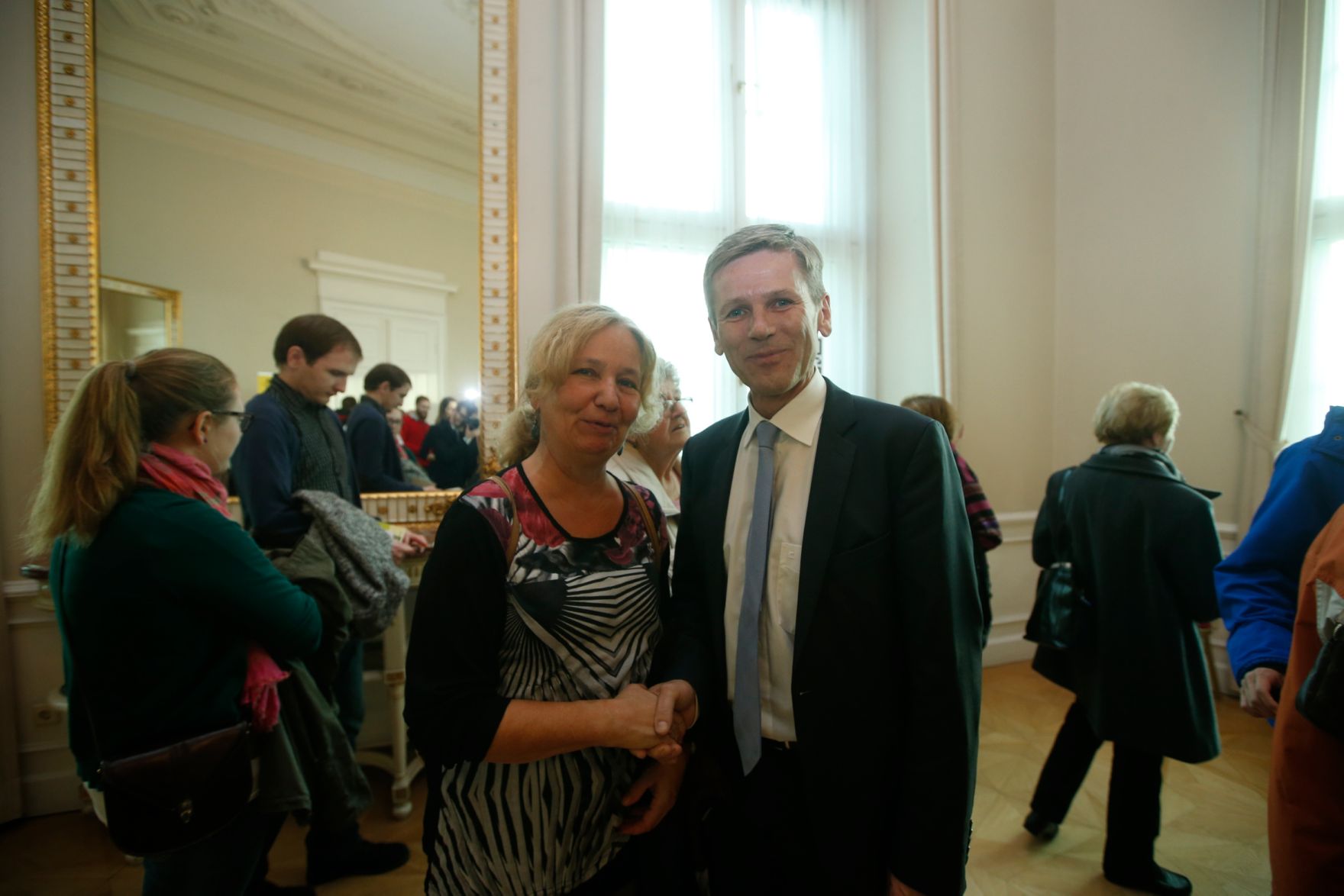 Am 26. Oktober 2015 empfing Kanzleramtsminister Josef Ostermayer im Rahmen des Nationalfeiertages Besucherinnen und Besucher im Bundeskanzleramt.