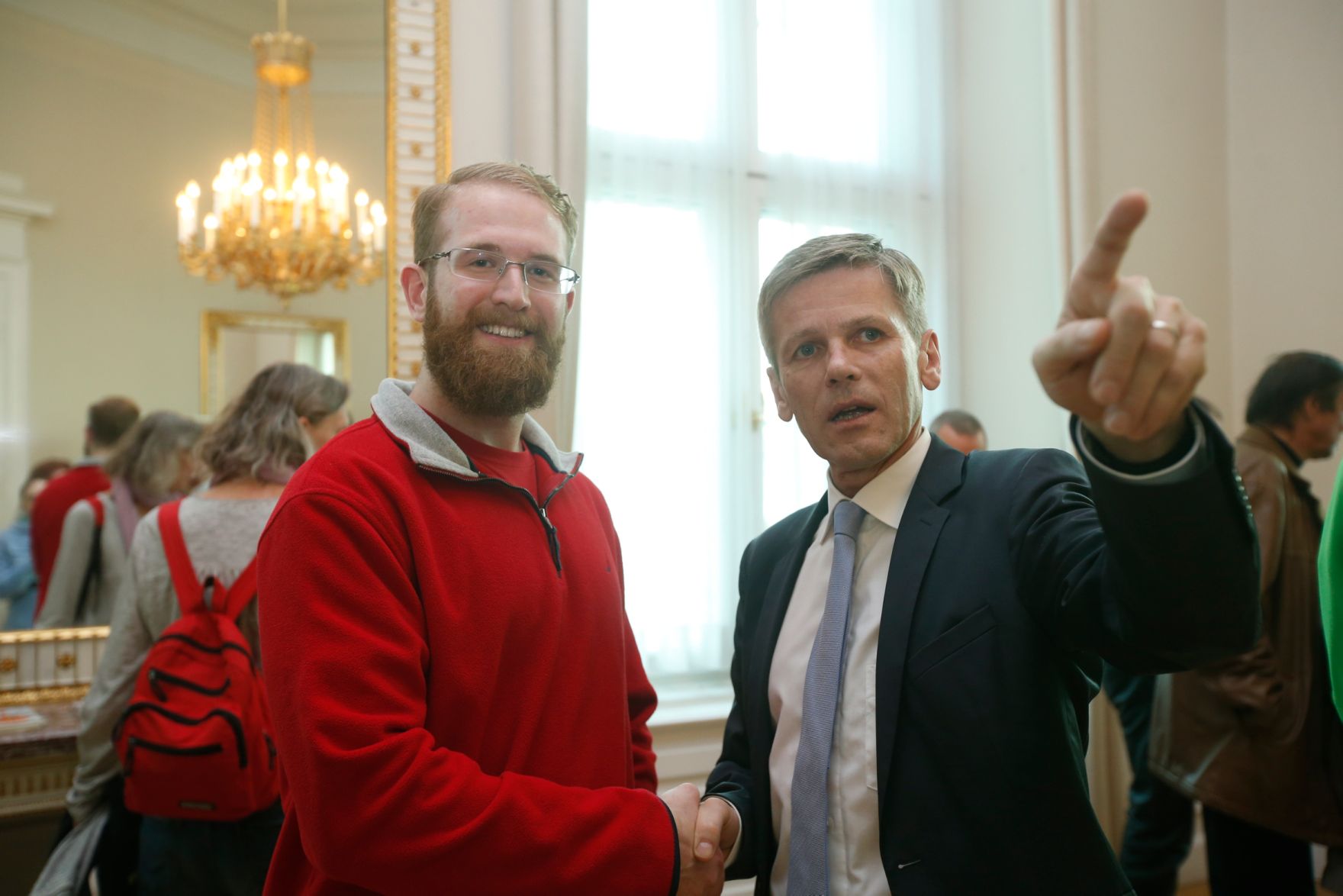 Am 26. Oktober 2015 empfing Kanzleramtsminister Josef Ostermayer im Rahmen des Nationalfeiertages Besucherinnen und Besucher im Bundeskanzleramt.