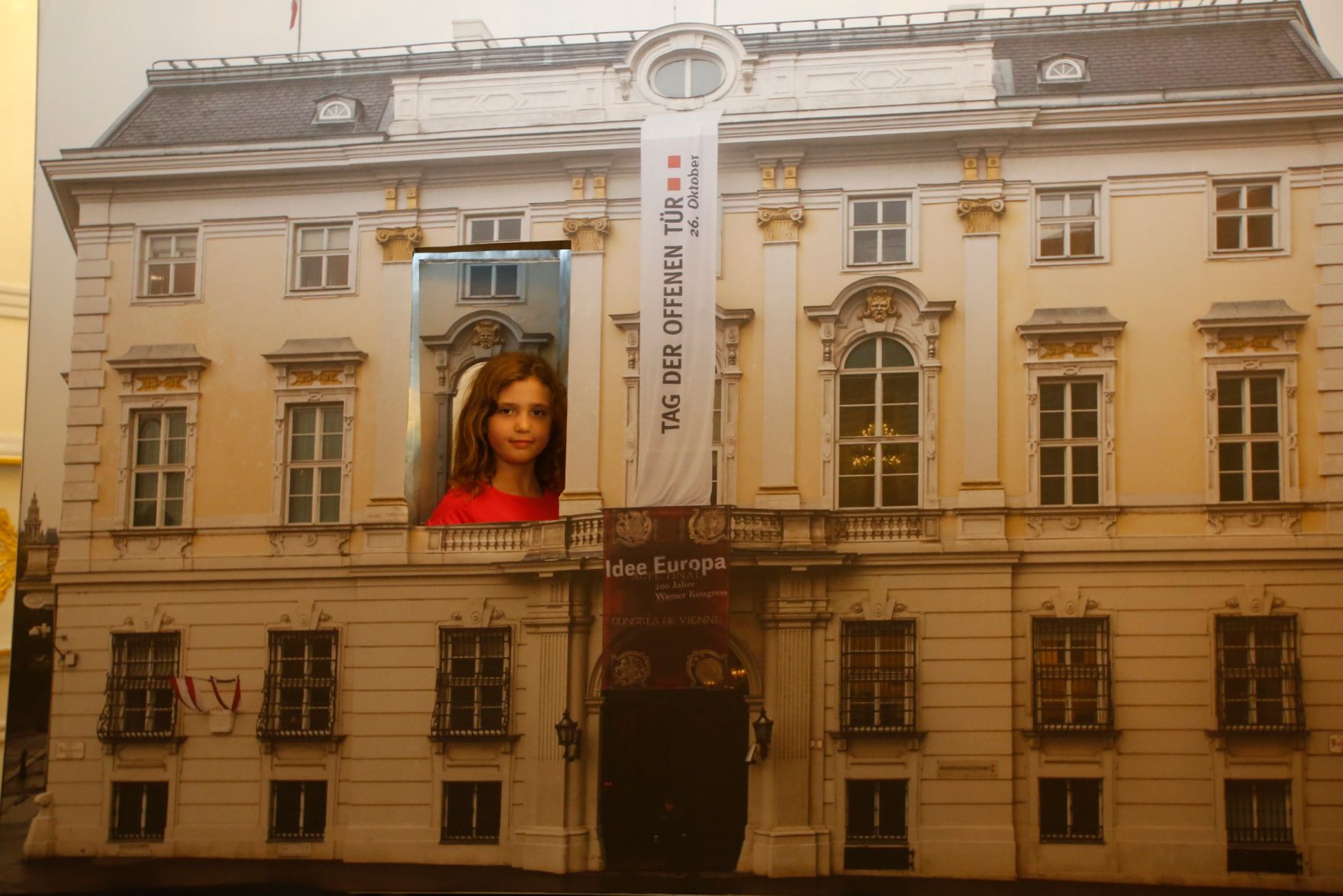 Am 26. Oktober 2015 empfing Kanzleramtsminister Josef Ostermayer im Rahmen des Nationalfeiertages Besucherinnen und Besucher im Bundeskanzleramt.