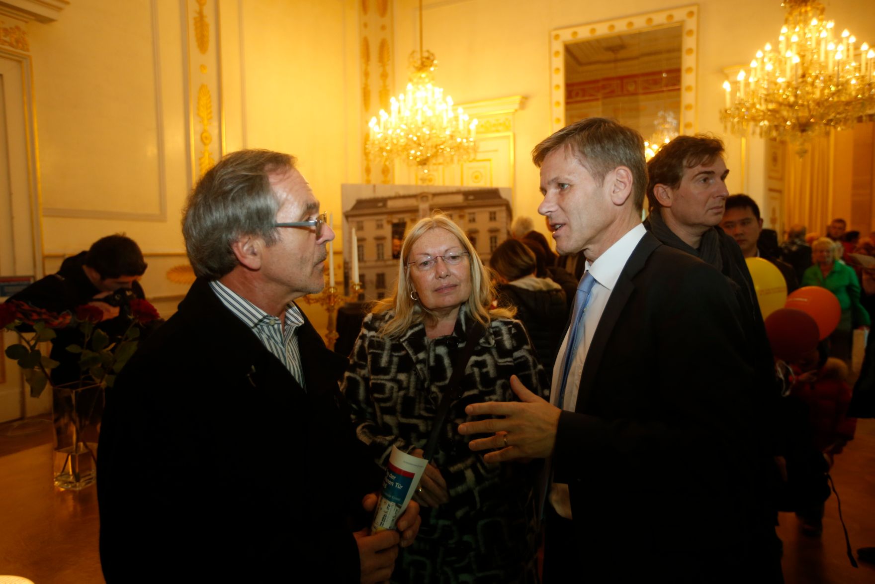 Am 26. Oktober 2015 empfing Kanzleramtsminister Josef Ostermayer im Rahmen des Nationalfeiertages Besucherinnen und Besucher im Bundeskanzleramt.