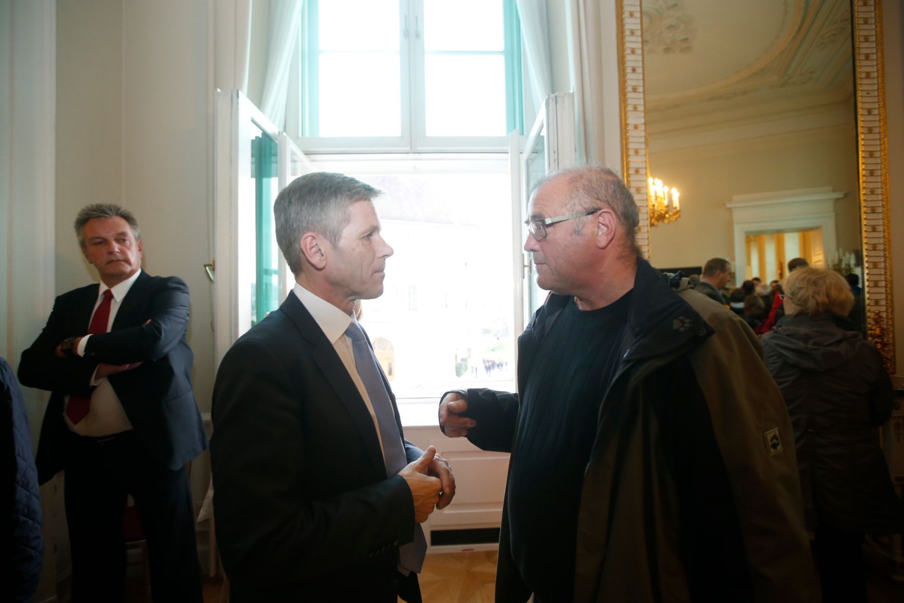 Am 26. Oktober 2015 empfing Kanzleramtsminister Josef Ostermayer im Rahmen des Nationalfeiertages Besucherinnen und Besucher im Bundeskanzleramt.