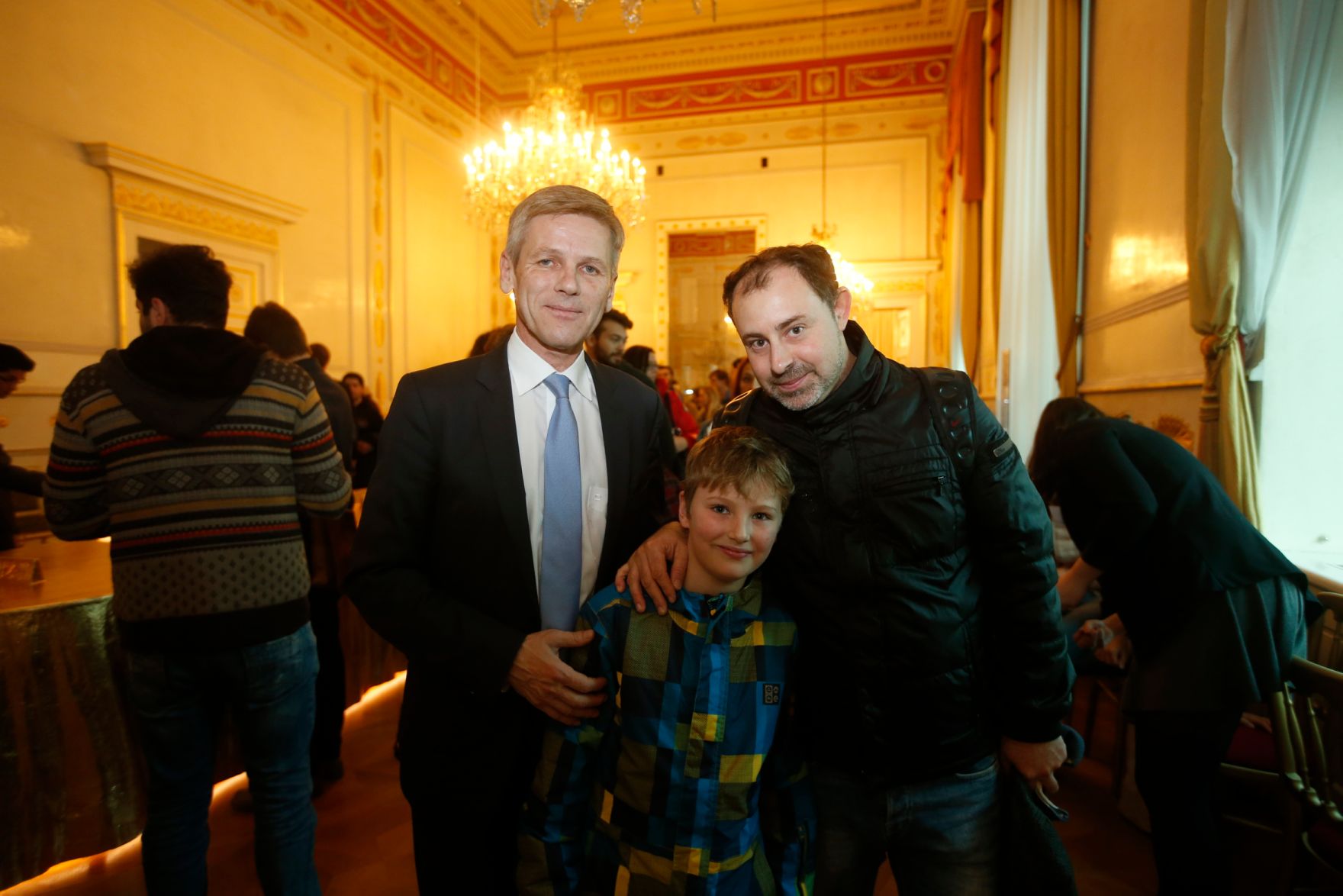 Am 26. Oktober 2015 empfing Kanzleramtsminister Josef Ostermayer im Rahmen des Nationalfeiertages Besucherinnen und Besucher im Bundeskanzleramt.