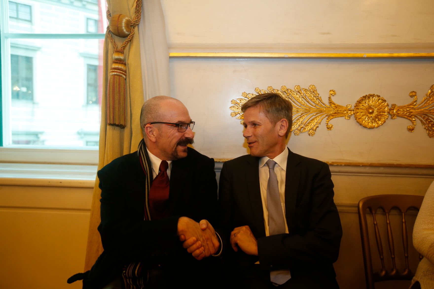 Am 26. Oktober 2015 empfing Kanzleramtsminister Josef Ostermayer im Rahmen des Nationalfeiertages Besucherinnen und Besucher im Bundeskanzleramt.