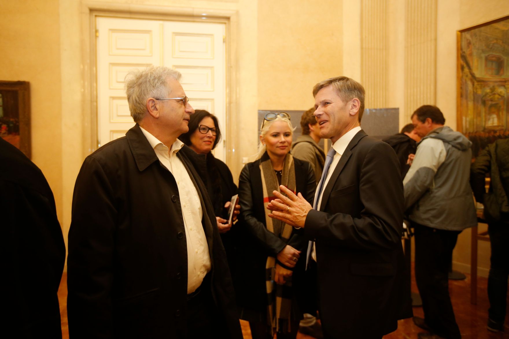 Am 26. Oktober 2015 empfing Kanzleramtsminister Josef Ostermayer im Rahmen des Nationalfeiertages Besucherinnen und Besucher im Bundeskanzleramt.
