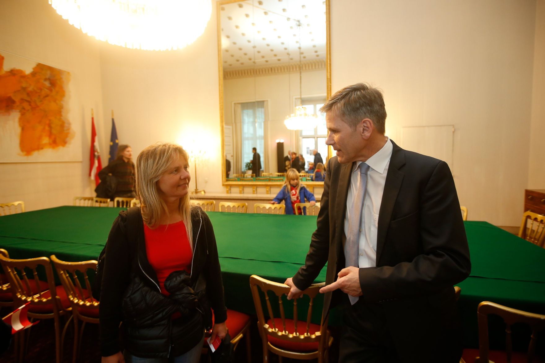 Am 26. Oktober 2015 empfing Kanzleramtsminister Josef Ostermayer im Rahmen des Nationalfeiertages Besucherinnen und Besucher im Bundeskanzleramt.