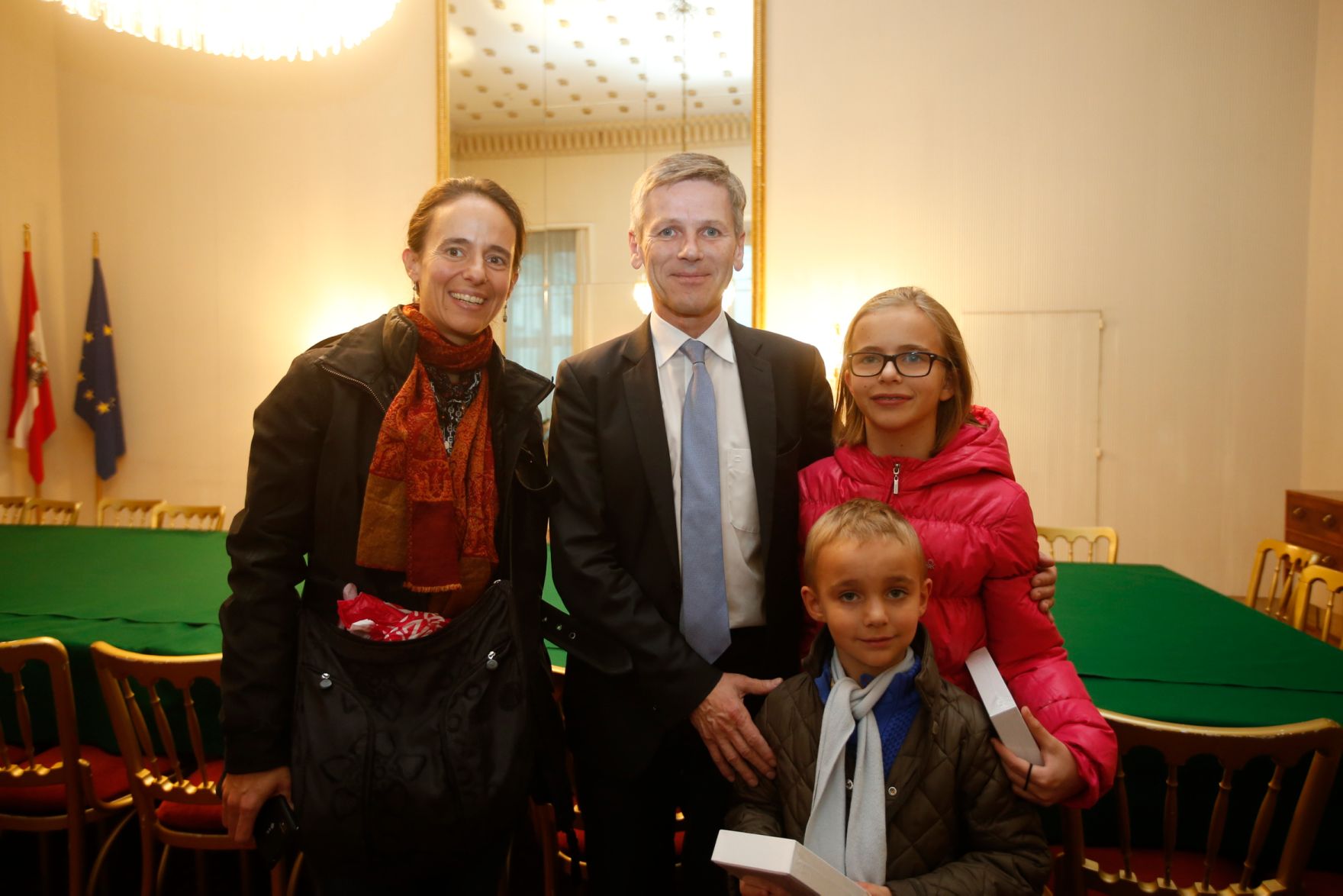 Am 26. Oktober 2015 empfing Kanzleramtsminister Josef Ostermayer im Rahmen des Nationalfeiertages Besucherinnen und Besucher im Bundeskanzleramt.