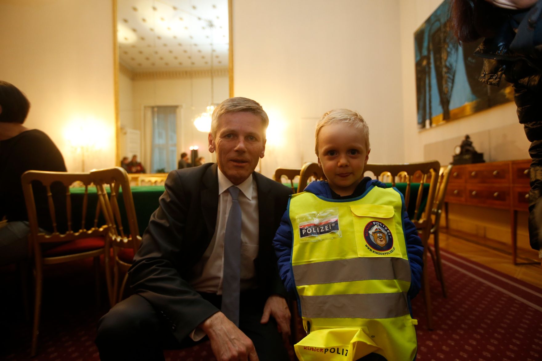 Am 26. Oktober 2015 empfing Kanzleramtsminister Josef Ostermayer im Rahmen des Nationalfeiertages Besucherinnen und Besucher im Bundeskanzleramt.