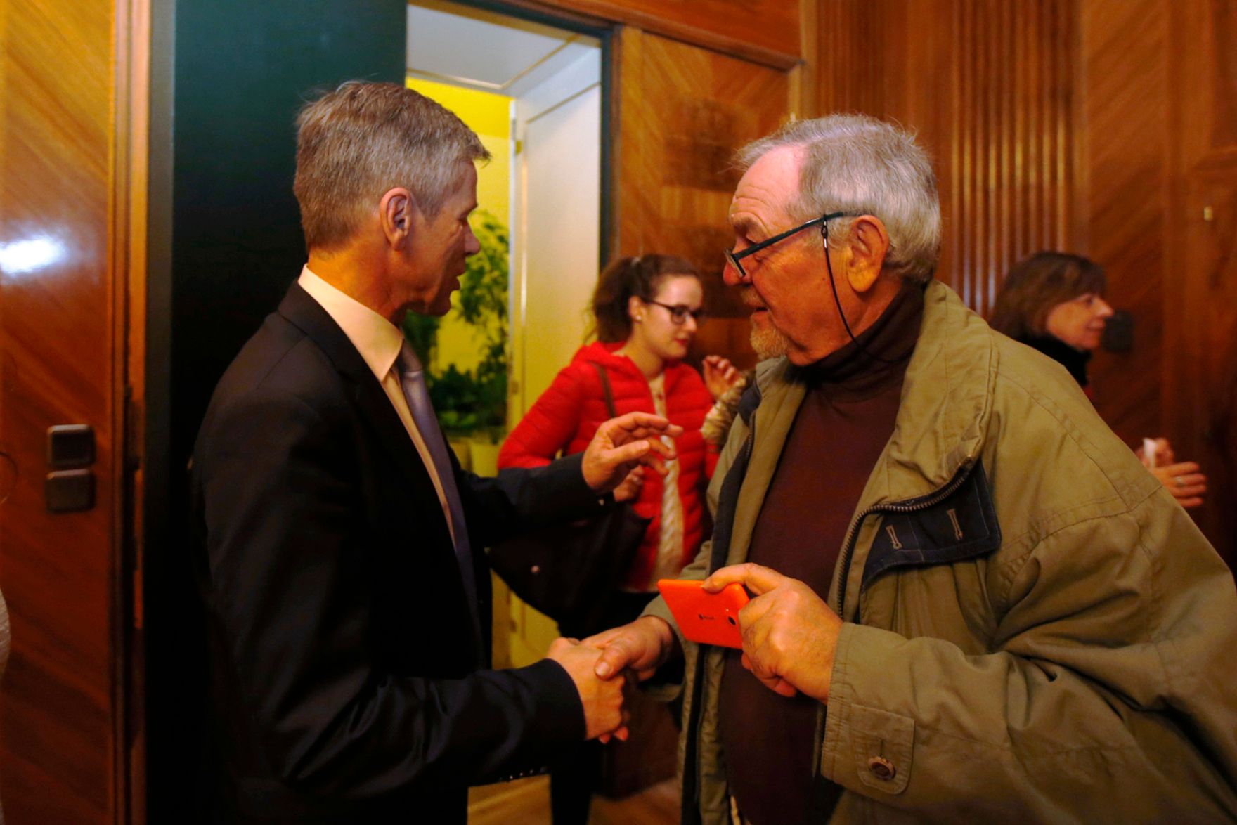 Am 26. Oktober 2015 empfing Kanzleramtsminister Josef Ostermayer im Rahmen des Nationalfeiertages Besucherinnen und Besucher im Bundeskanzleramt.