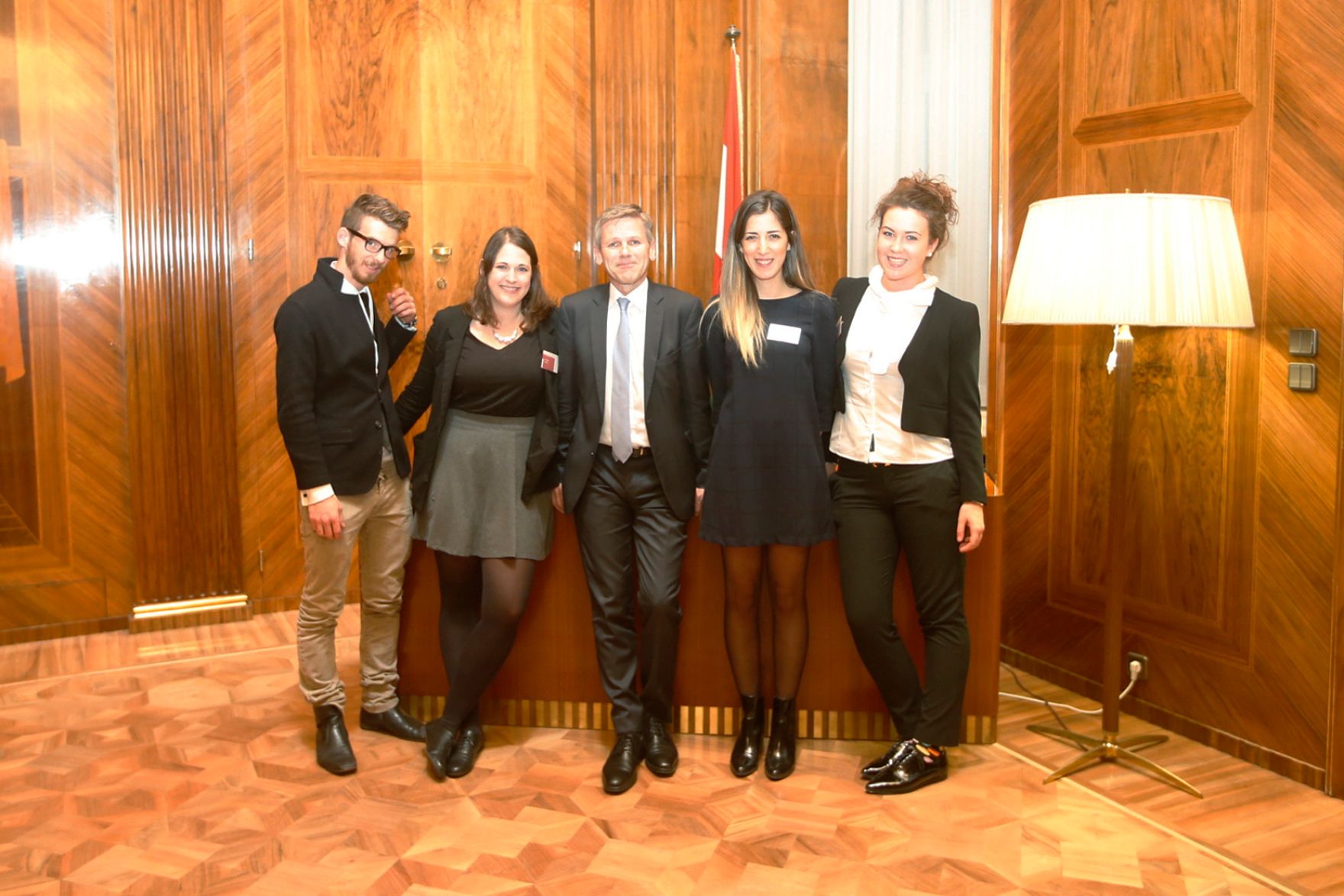 Am 26. Oktober 2015 empfing Kanzleramtsminister Josef Ostermayer im Rahmen des Nationalfeiertages Besucherinnen und Besucher im Bundeskanzleramt.