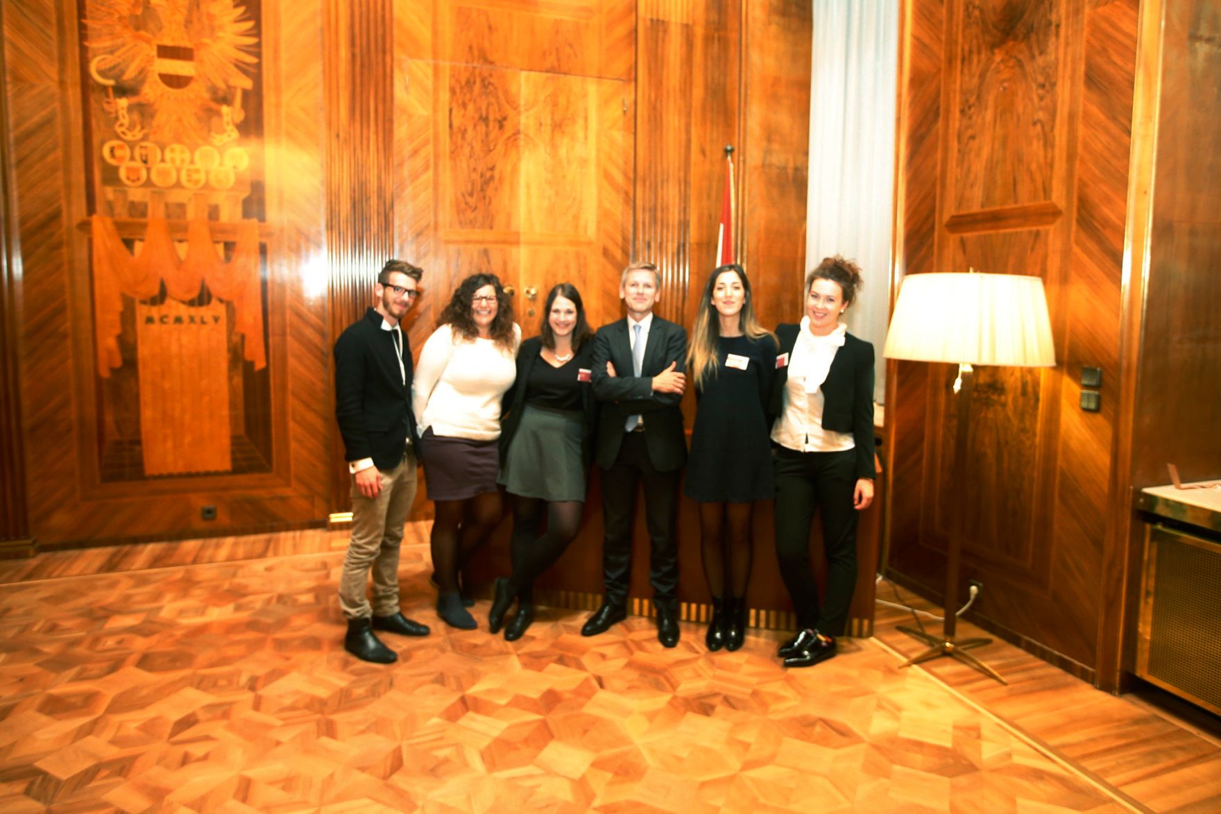 Am 26. Oktober 2015 empfing Kanzleramtsminister Josef Ostermayer im Rahmen des Nationalfeiertages Besucherinnen und Besucher im Bundeskanzleramt.