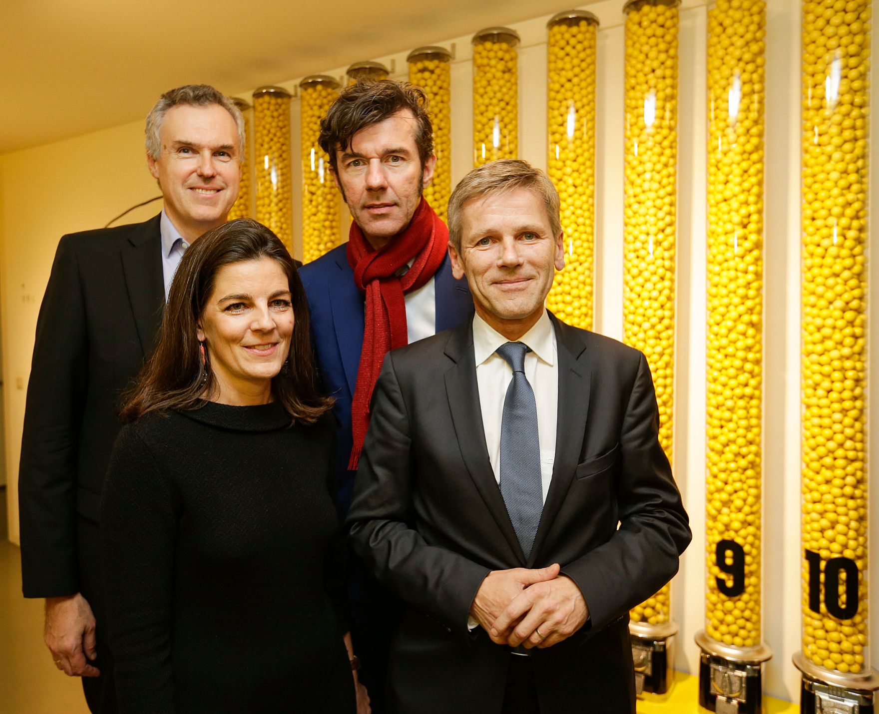 Am 27. Oktober 2015 er&ouml;ffnete Kunst- und Kulturminister Josef Ostermayer (r.) die Ausstellung Stefan Sagmeister  The Happy Show. Im Bild mit dem K&uuml;nstler Stefan Sagmeister (m.r.), dem Direktor des MAK Christoph Thun-Hohenstein (l.) und der Kuratorin der Ausstellung Kathrin Pokorny-Nagel (m.l.).