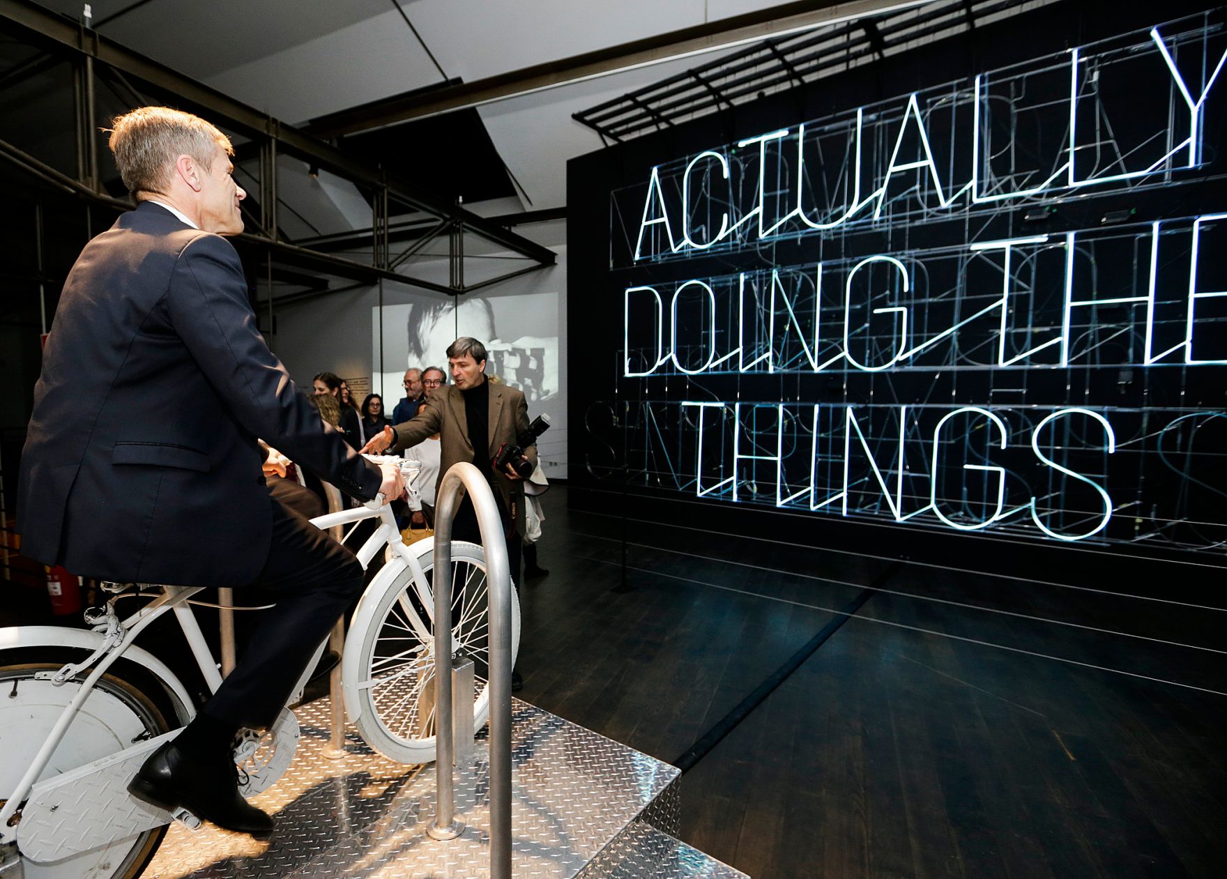 Am 27. Oktober 2015 er&ouml;ffnete Kunst- und Kulturminister Josef Ostermayer (im Bild) die Ausstellung Stefan Sagmeister  The Happy Show.