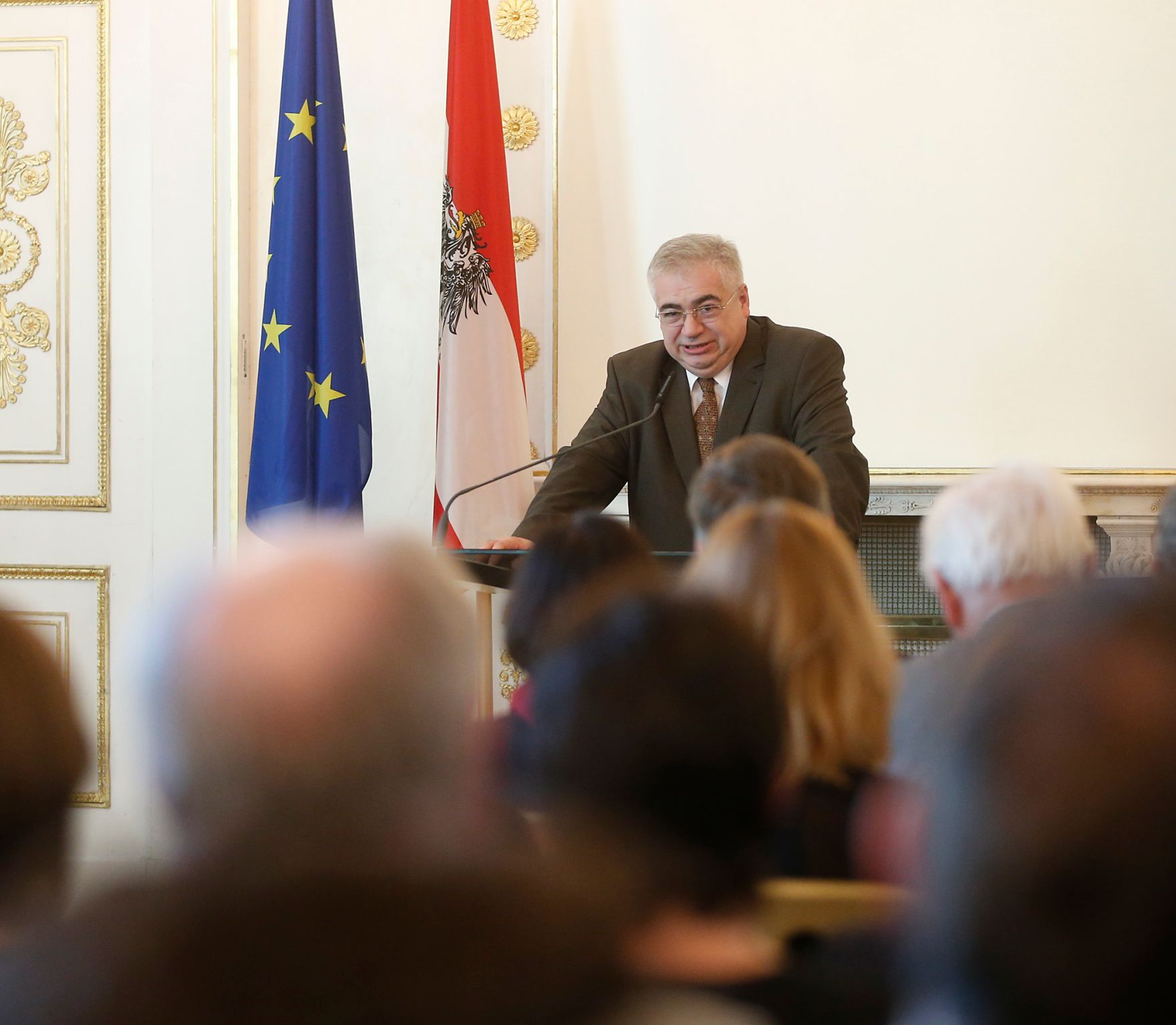 Am 6. November 2015 &uuml;berreichte Kunst- und Kulturminister Josef Ostermayer an Reinhard Frauscher das Gro&szlig;e Ehrenzeichen und an Franz Medwenitsch das Silberne Ehrenzeichen f&uuml;r Verdienste um die Republik &Ouml;sterreich. Im Bild Karl Jurka.