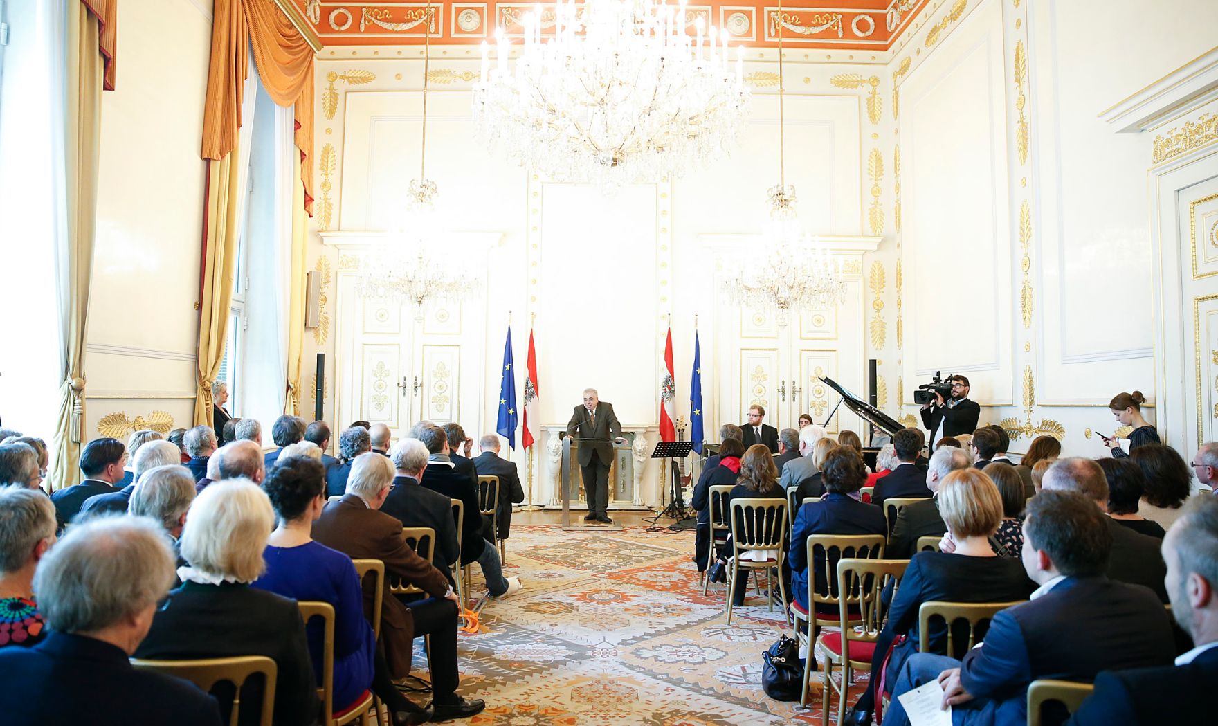 Am 6. November 2015 &uuml;berreichte Kunst- und Kulturminister Josef Ostermayer an Reinhard Frauscher das Gro&szlig;e Ehrenzeichen und an Franz Medwenitsch das Silberne Ehrenzeichen f&uuml;r Verdienste um die Republik &Ouml;sterreich.