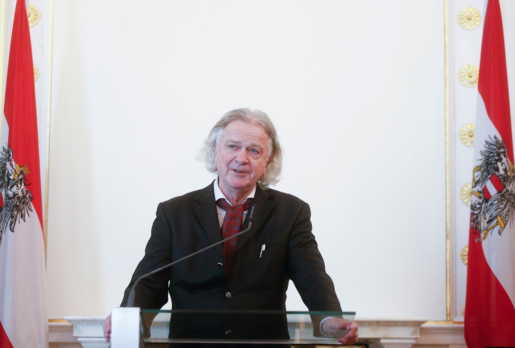 Am 6. November 2015 &uuml;berreichte Kunst- und Kulturminister Josef Ostermayer an Reinhard Frauscher das Gro&szlig;e Ehrenzeichen und an Franz Medwenitsch das Silberne Ehrenzeichen f&uuml;r Verdienste um die Republik &Ouml;sterreich. Im Bild Peter Hofbauer.