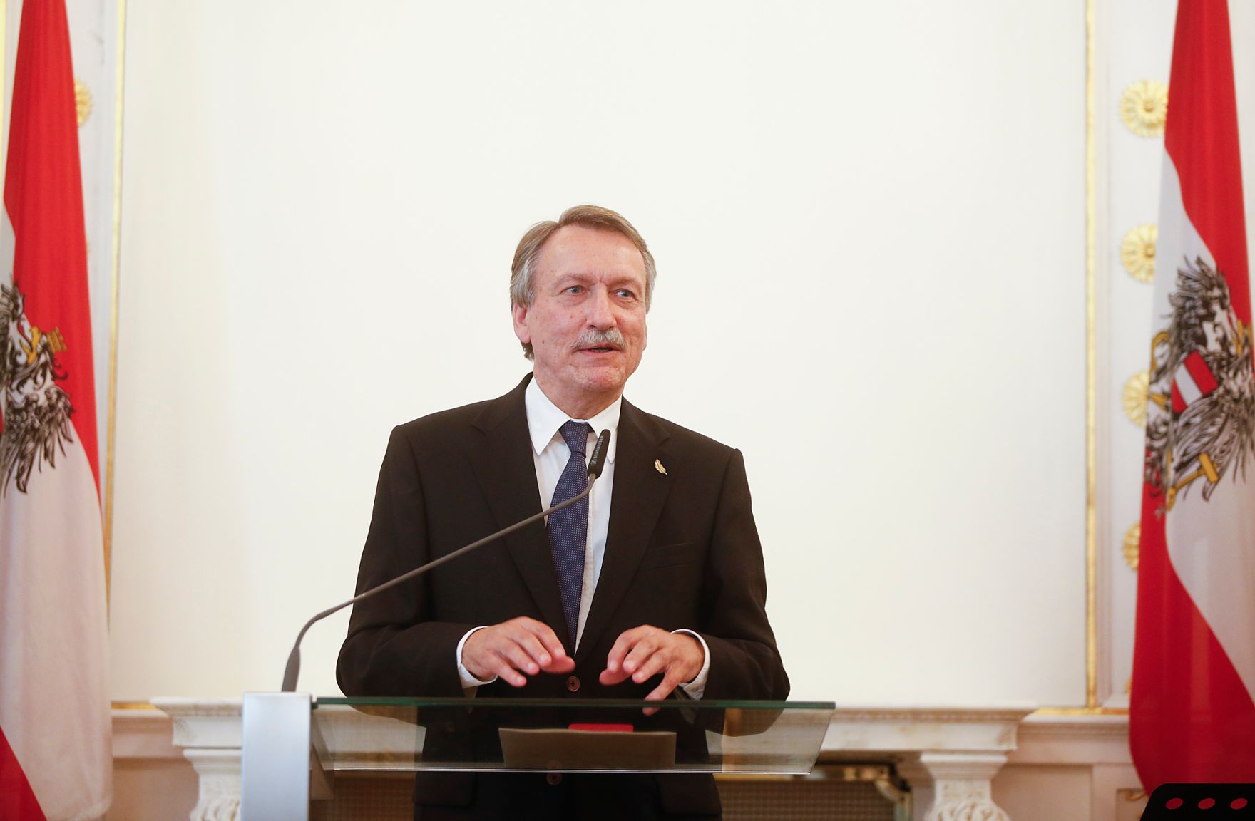 Am 6. November 2015 &uuml;berreichte Kunst- und Kulturminister Josef Ostermayer an Reinhard Frauscher (im Bild) das Gro&szlig;e Ehrenzeichen und an Franz Medwenitsch das Silberne Ehrenzeichen f&uuml;r Verdienste um die Republik &Ouml;sterreich.