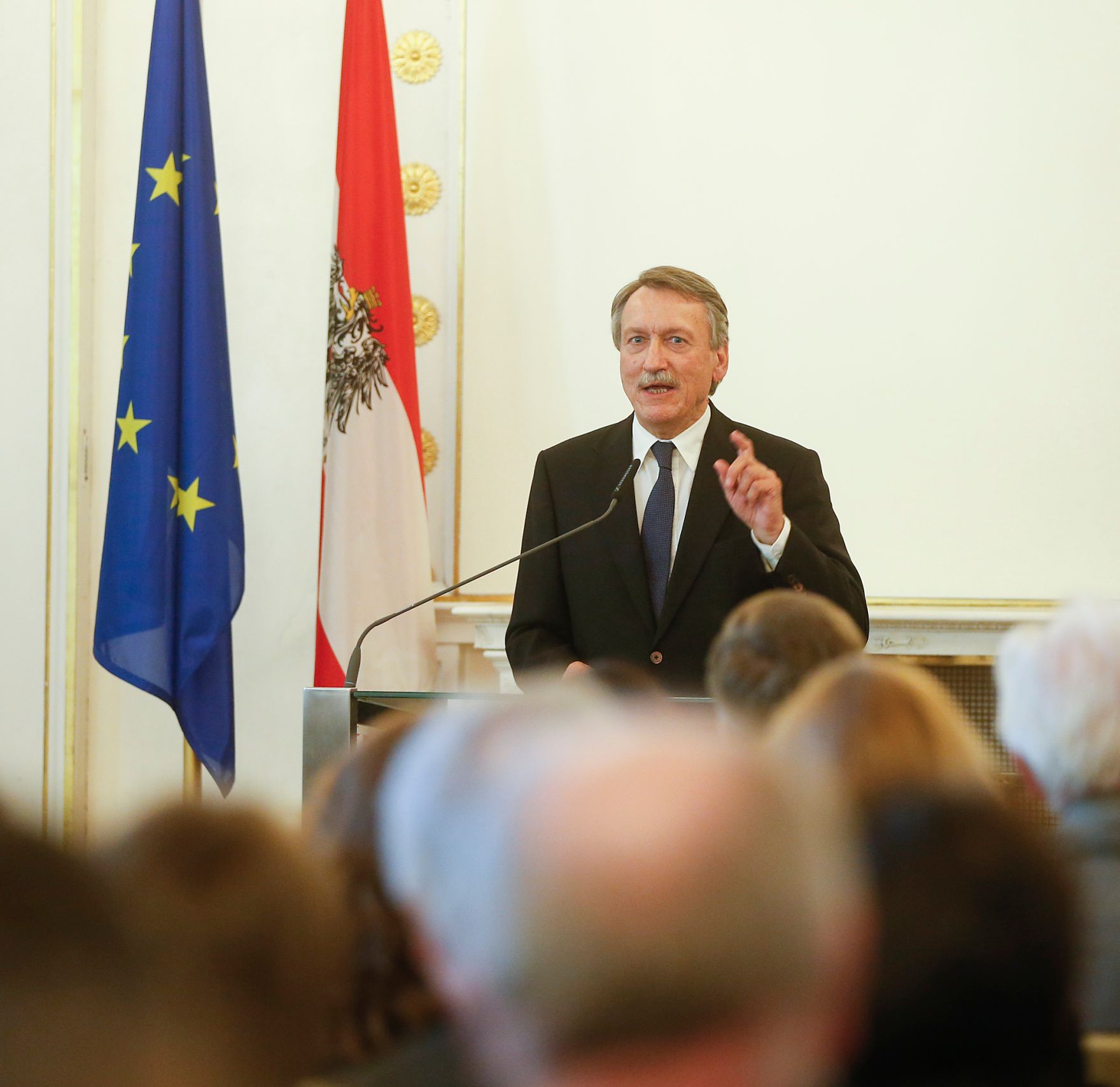 Am 6. November 2015 &uuml;berreichte Kunst- und Kulturminister Josef Ostermayer an Reinhard Frauscher (im Bild) das Gro&szlig;e Ehrenzeichen und an Franz Medwenitsch das Silberne Ehrenzeichen f&uuml;r Verdienste um die Republik &Ouml;sterreich.