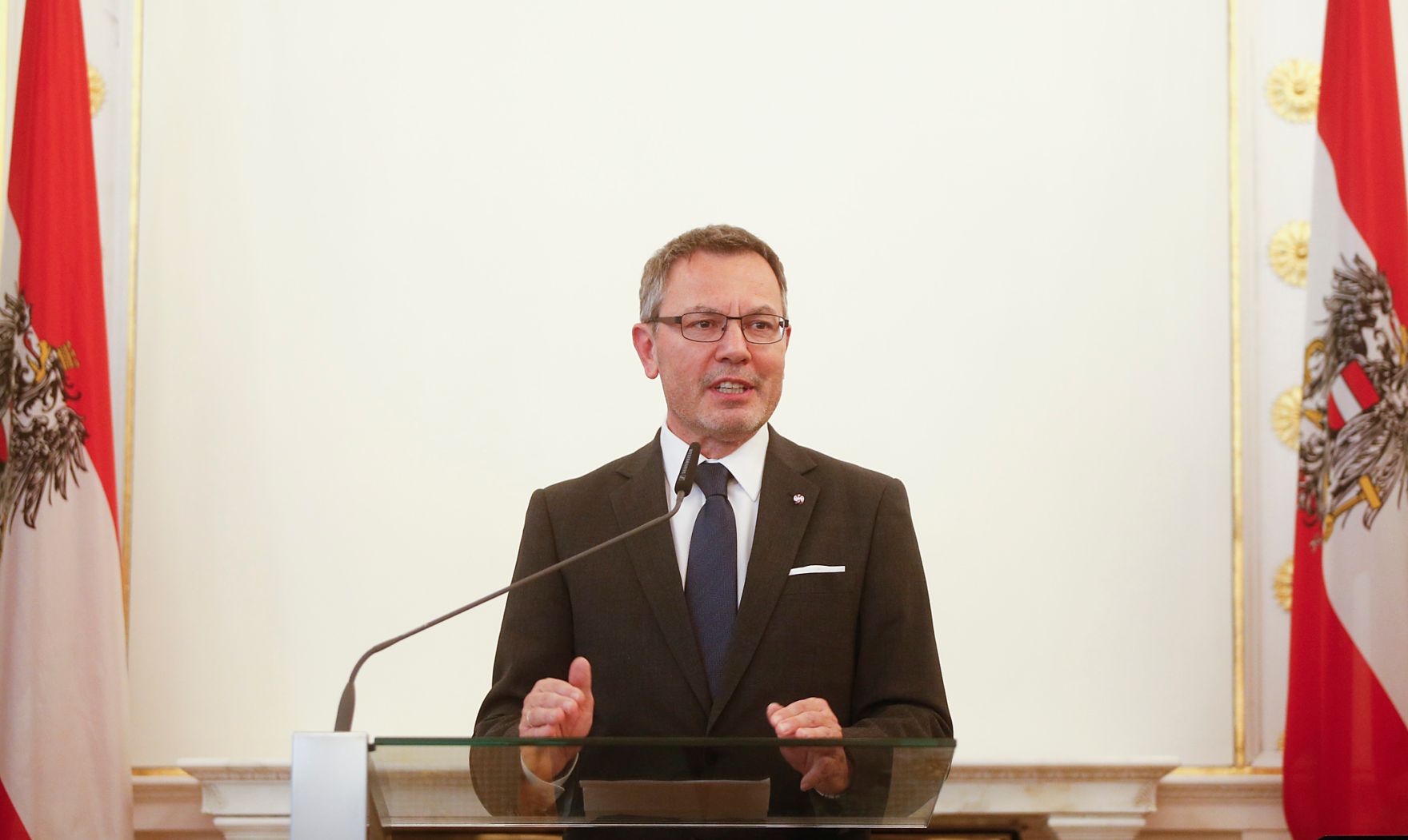 Am 6. November 2015 &uuml;berreichte Kunst- und Kulturminister Josef Ostermayer an Reinhard Frauscher das Gro&szlig;e Ehrenzeichen und an Franz Medwenitsch (im Bild) das Silberne Ehrenzeichen f&uuml;r Verdienste um die Republik &Ouml;sterreich.