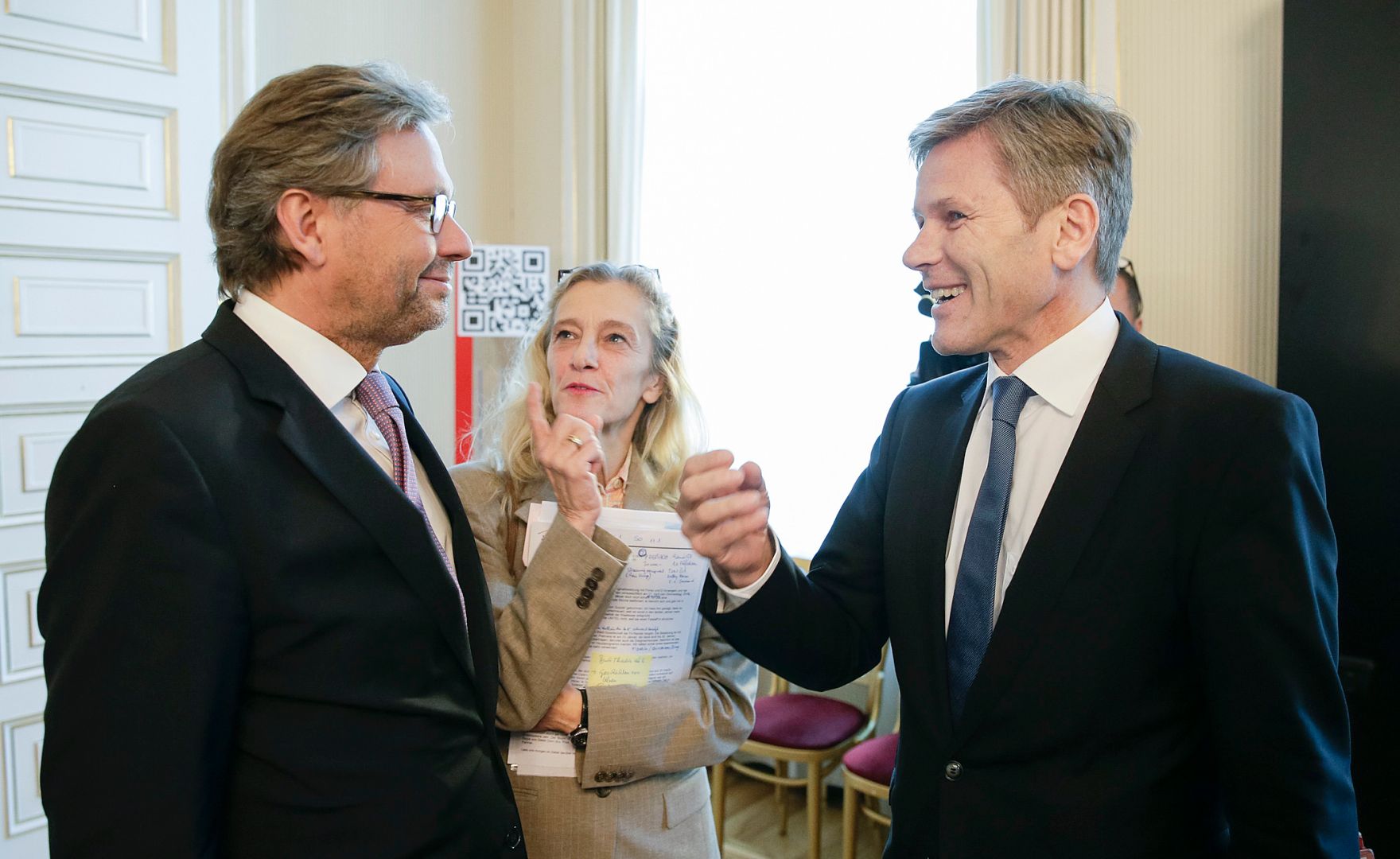 Am 10. November 2015 empfing Kunst- und Kulturminister Josef Ostermayer (r.) Vertreter der Filmindustrie im Bundeskanzleramt. Im Bild mit dem ORF-Generaldirektor Alexander Wrabetz (l.) und ORF-Fernsehdirektorin Kathrin Zechner (m.).