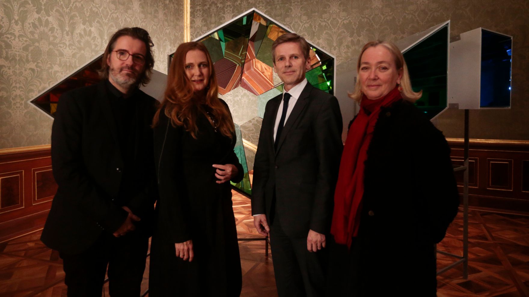 Am 20. November 2015 er&ouml;ffnete Kunst- und Kulturminister Josef Ostermayer (m.r.) die Ausstellung &quot;Olafur Eliasson: Baroque Baroque&quot; im Winterpalais. Im Bild mit der Kunstsammlerin Francesca Habsburg-Lothringen (m.l.), der Direktorin des Belvedere Agnes Husslein-Arco (r.) und dem d&auml;nischen K&uuml;nstler Olafur Eliasson (l.).