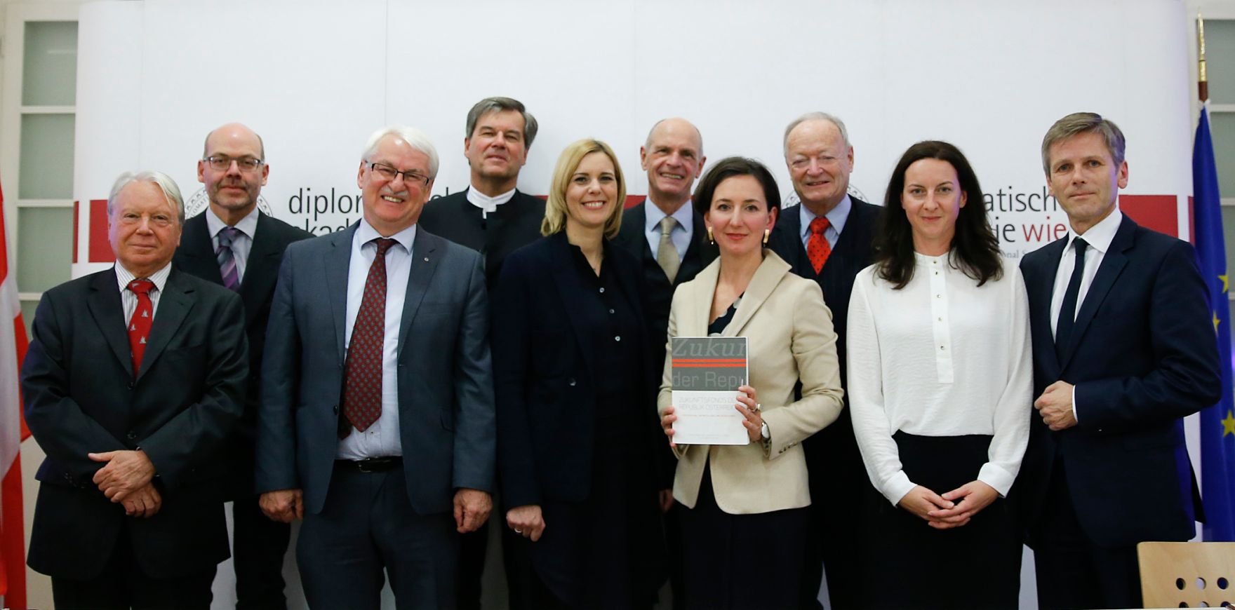 Am 24. November 2015 hielten Kunst -und Kulturminister Josef Ostermayer und Staatssekr&auml;terin Sonja Ste&szlig;l Gru&szlig;worte bei der Buchpr&auml;sentation &quot;Der Zukuntsfonds &Ouml;sterreich - Entstehung, Entwicklung und Bedeutung&quot; in der Diplomatischen Akademie Wien.