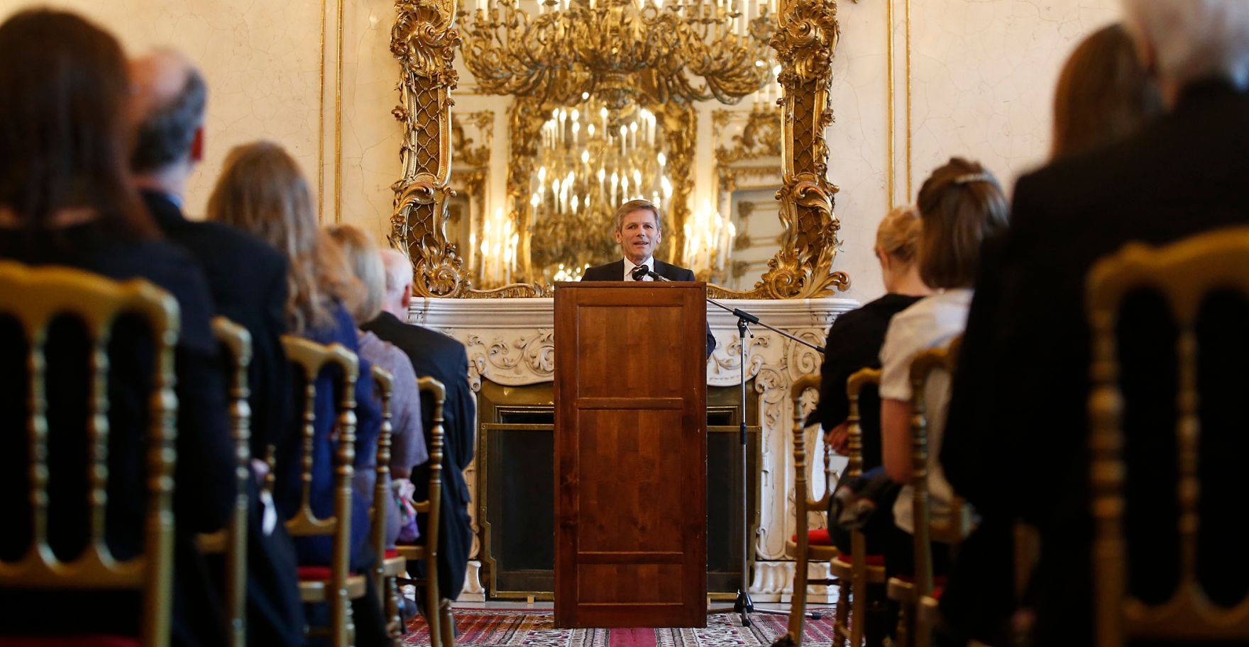 Am 4. Dezember 2015 &uuml;berreichte Kunst- und Kulturminister Josef Ostermayer den Man&egrave;s-Sperber-Preis 2015 an die Schweizer Autorin Ilma Rakusa.