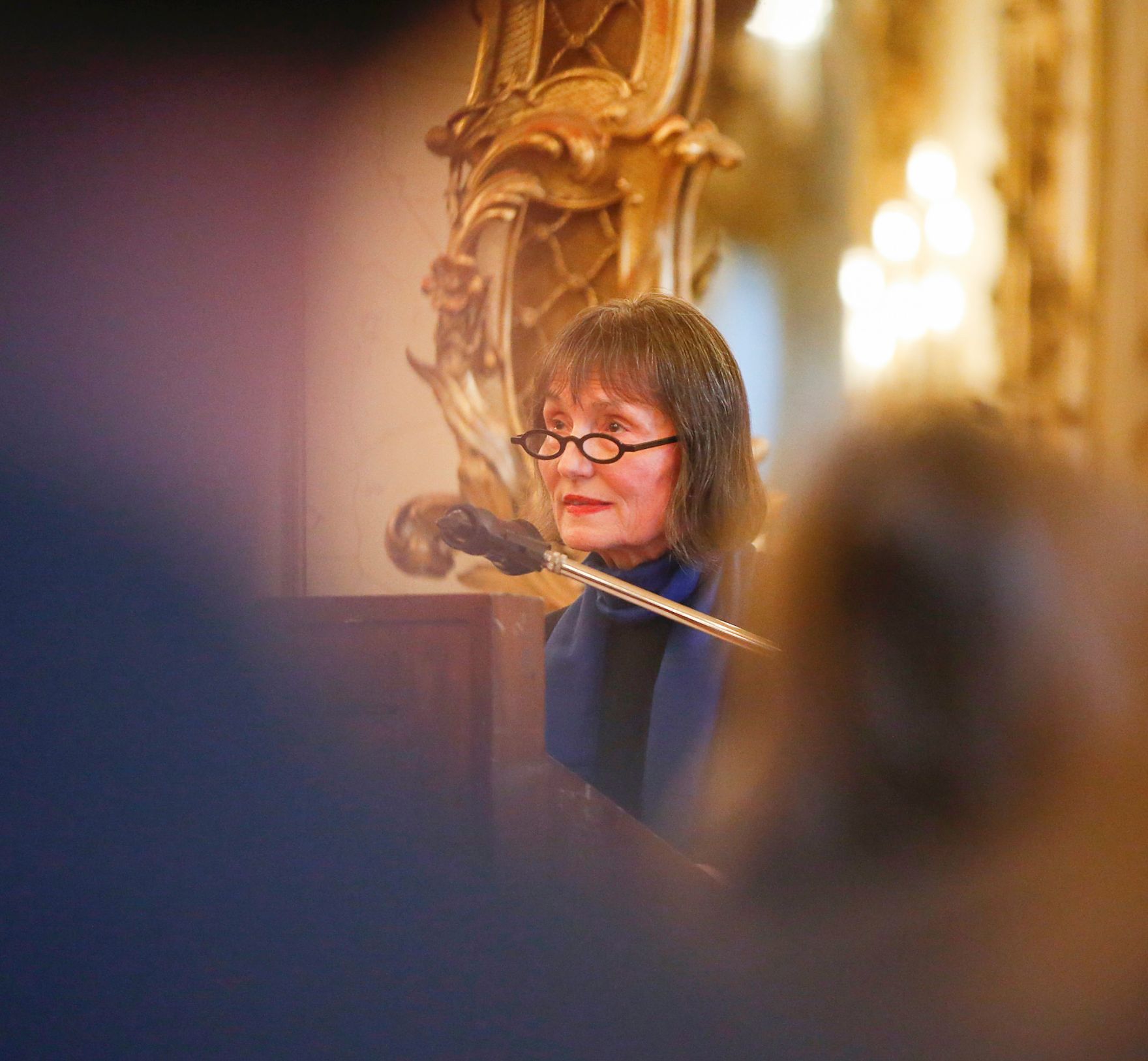 Am 4. Dezember 2015 &uuml;berreichte Kunst- und Kulturminister Josef Ostermayer den Man&egrave;s-Sperber-Preis 2015 an die Schweizer Autorin Ilma Rakusa (im Bild).