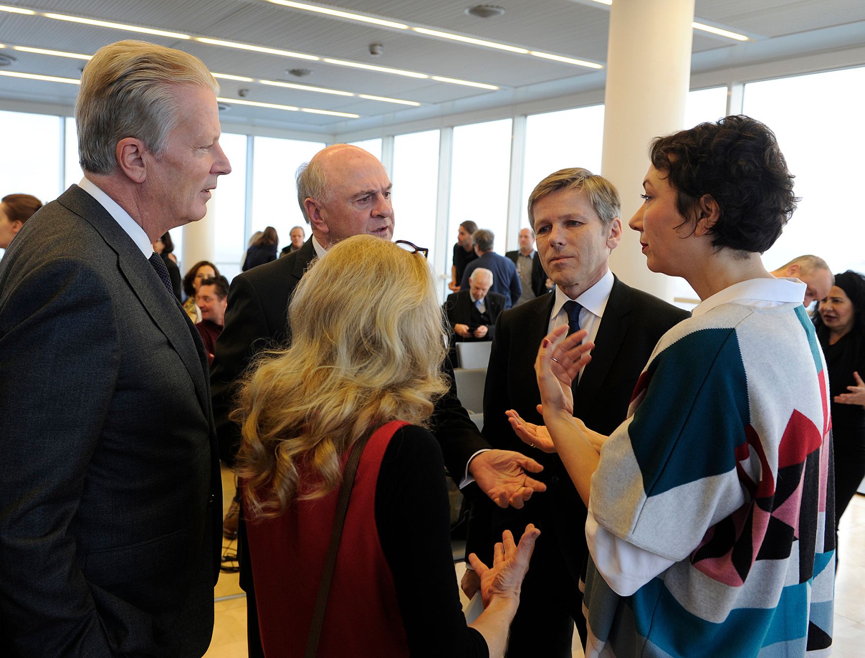 Am 16. Dezember 2015 fand im Ringturm die Nominierungspressekonferenz des &Ouml;sterreichischen Filmpreises statt. Im Bild (v.l.n.r.) Vizekanzler und Bundesminister Reinhold Mitterlehner, Kathrin Zechner, Fernsehdirektorin des ORF, Erwin Pr&ouml;ll, Landeshauptmann von Nieder&ouml;sterreich, Kunst- und Kulturminister Josef Ostermayer und Ursula Strauss, Pr&auml;sidentin der Akademie des &Ouml;sterreichischen Films. 